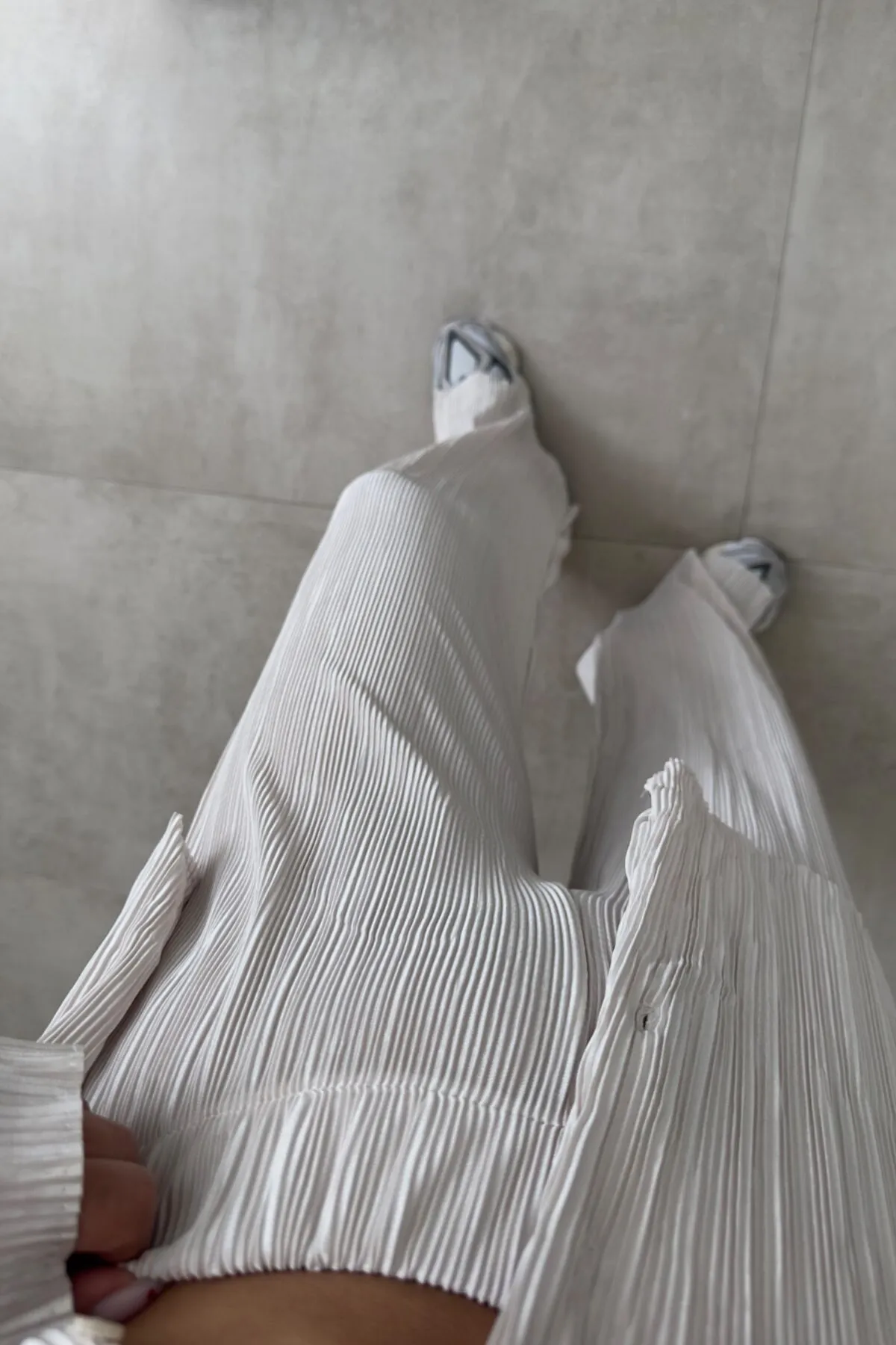 Laluvia  Ecrufarbenes Set aus Hose und Hemd aus Crinkle-Stoff mit Schlitz
