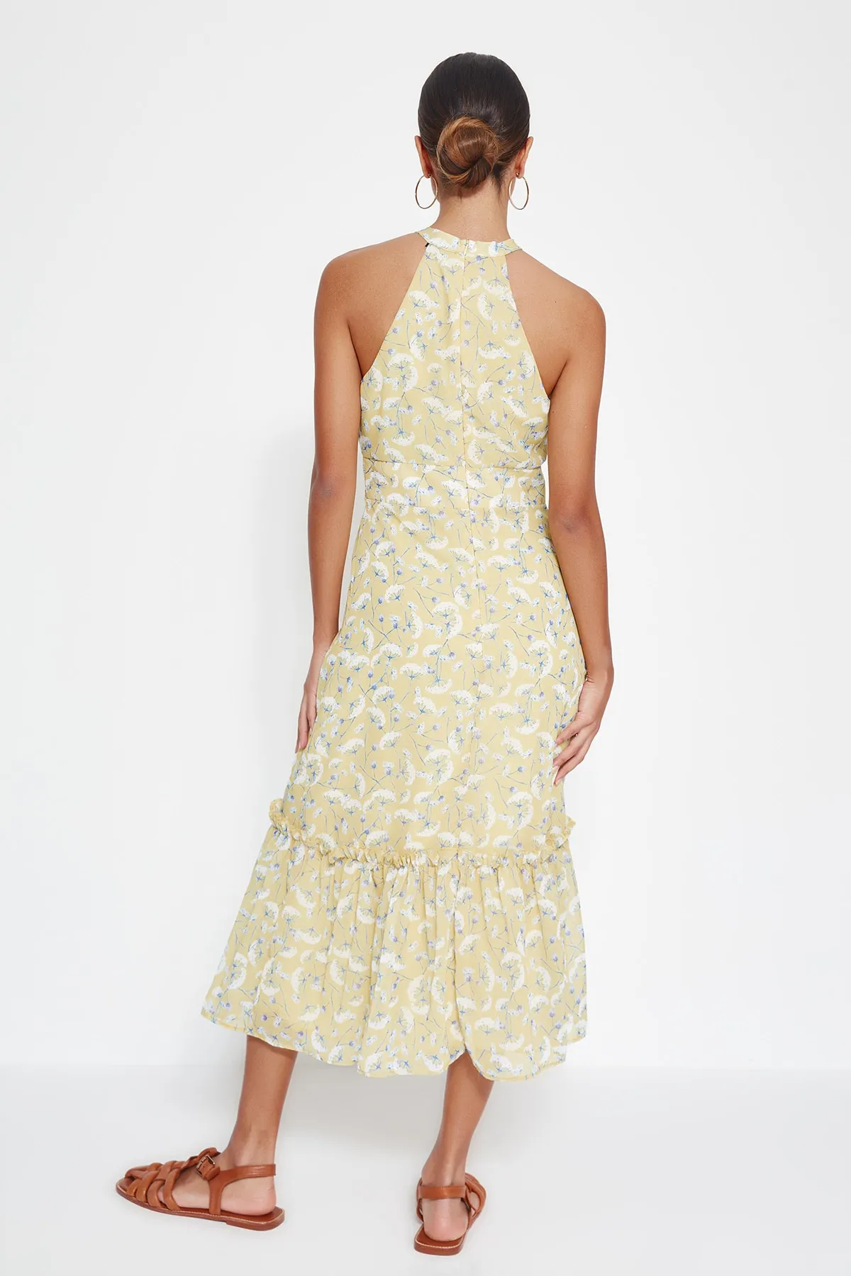Trendyol Collection  Gelbes Midi-Kleid mit Blumenmuster und A-Schnitt TWOSS19LJ0200
