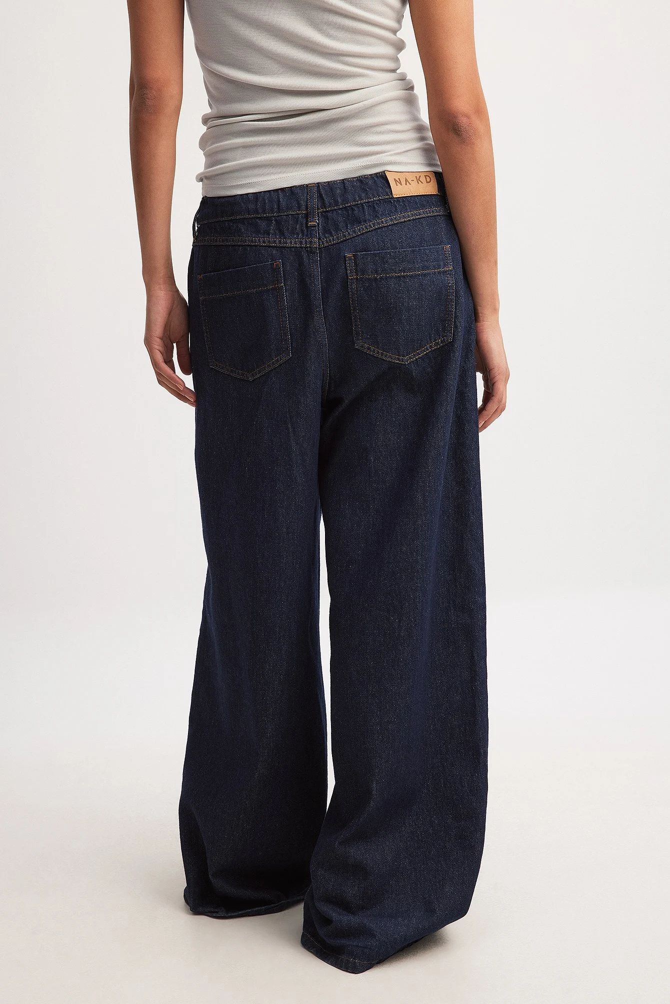 Jeans mit halbhoher Taille und Tunnelzug