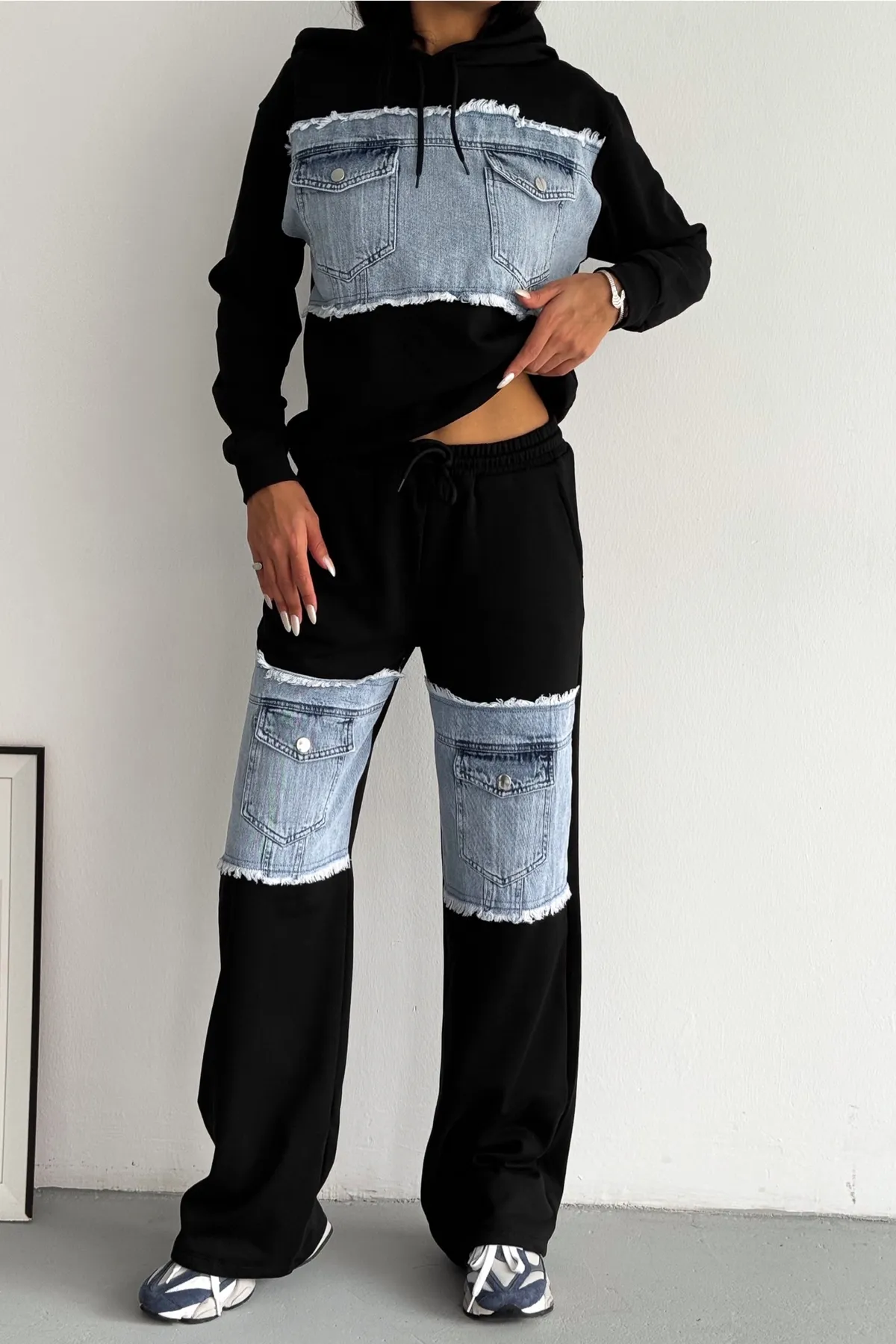 FEMELLE  Set aus Unterteil und Oberteil aus Denim-Jeans mit Streifen, Taschendetail und Kapuze