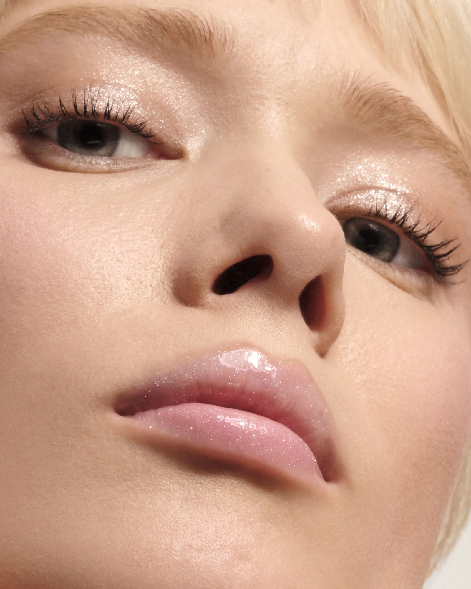 Brillo labial voluminizador Prisma Glass Icy