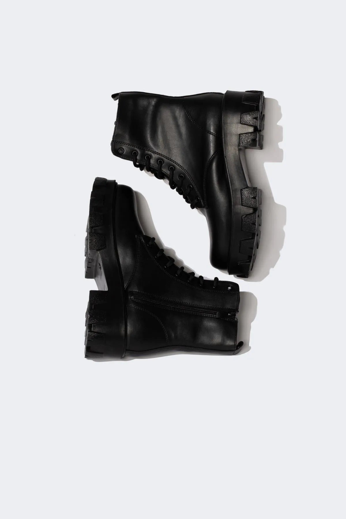 DeFacto  Damenstiefel aus Kunstleder mit hoher Sohle zum Schnüren und Reißverschluss