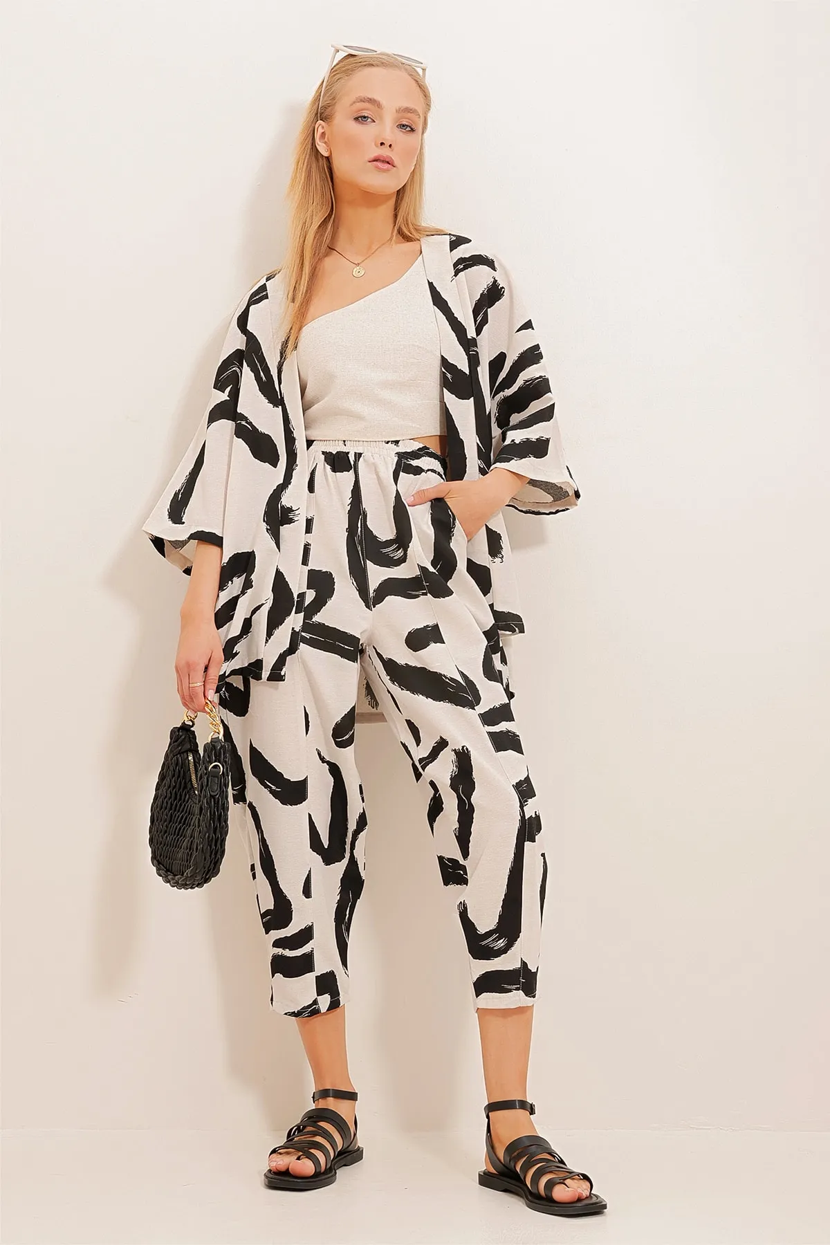 Trend Alaçatı Stili  Schwarzes gemustertes Shalwar-Hose- und Kimono-Set für Damen ALC-X10581