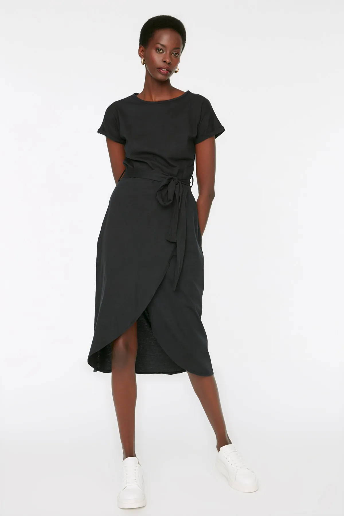 Trendyol Collection  Schwarzes, detailliertes Strickkleid mit Krawatte TWOSS19VG0159