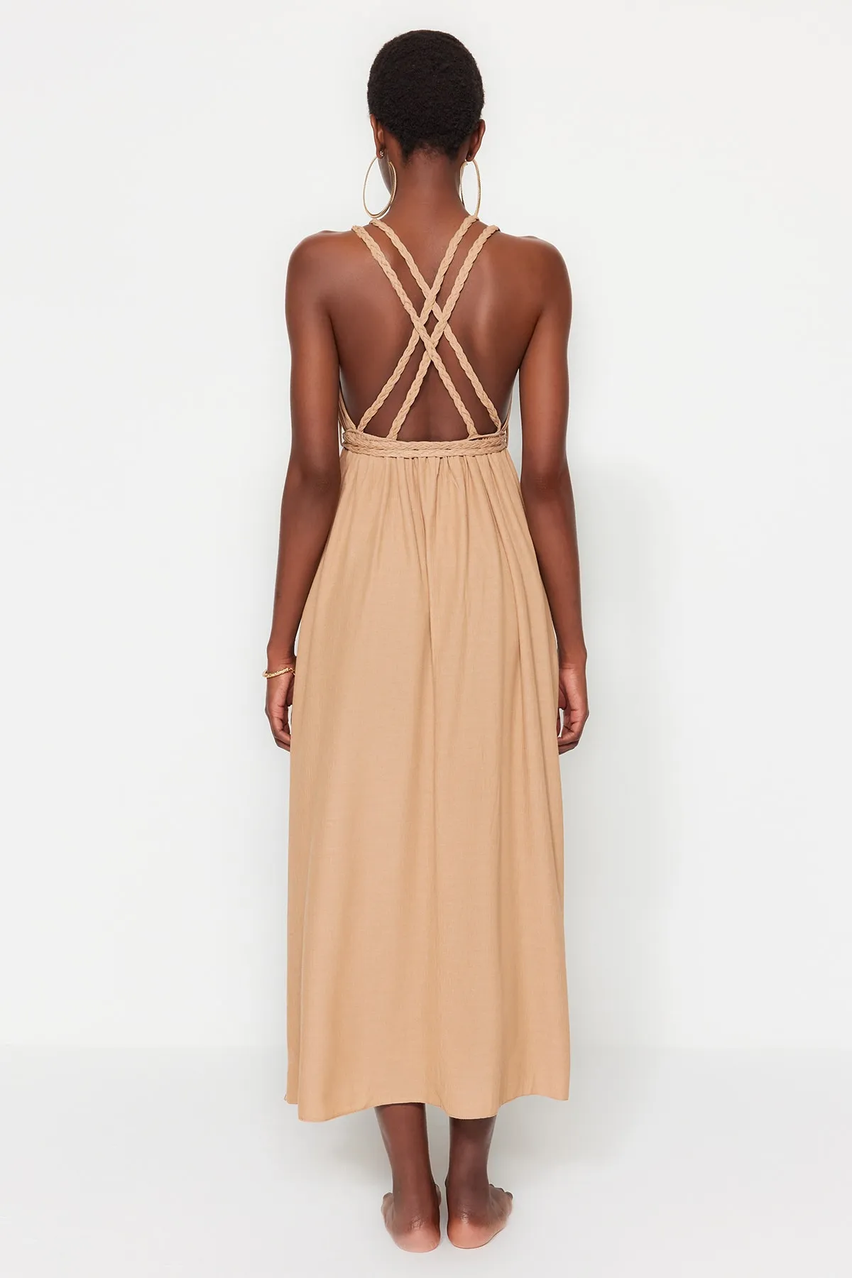 Trendyol Collection  Braunes, gewebtes Maxi-Strandkleid zum Binden aus 100 % Baumwolle mit Gürtel TBESS23EL00070