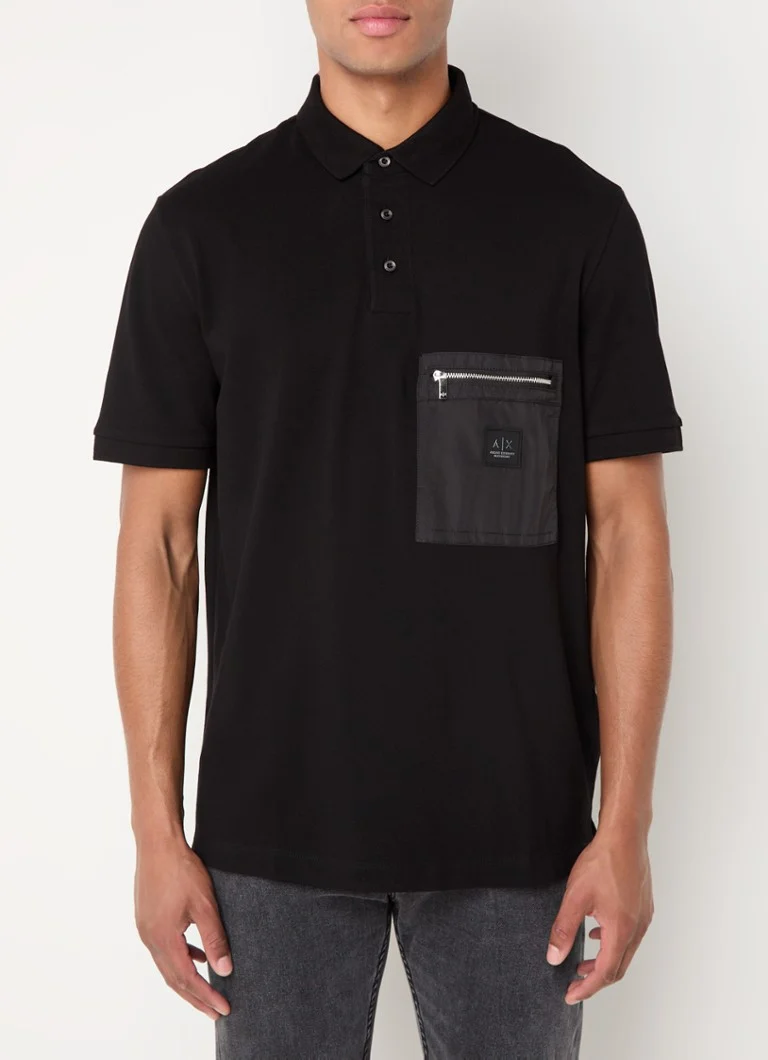 Tricou polo Armani Exchange cu croială clasică, cu buzunar la piept și logo.