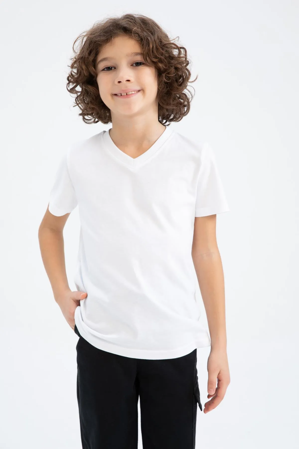 DeFacto  Kurzarm-T-Shirt mit V-Ausschnitt für Jungen K1693a623sm