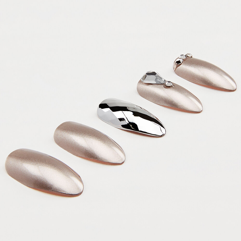 Ardell Nail Addict Champagne Ice Faux-ongles prêt à poser Ardell avec accessoires