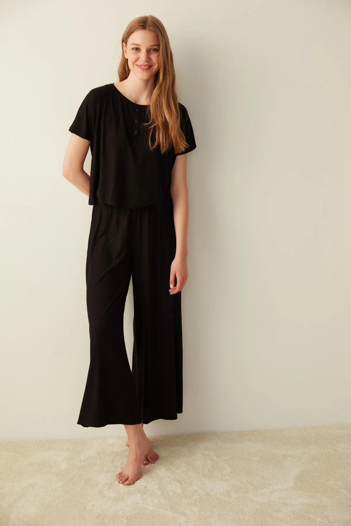 Penti  Schwarzes T-Shirt-Pyjamaoberteil mit Kragen und Knopfleiste