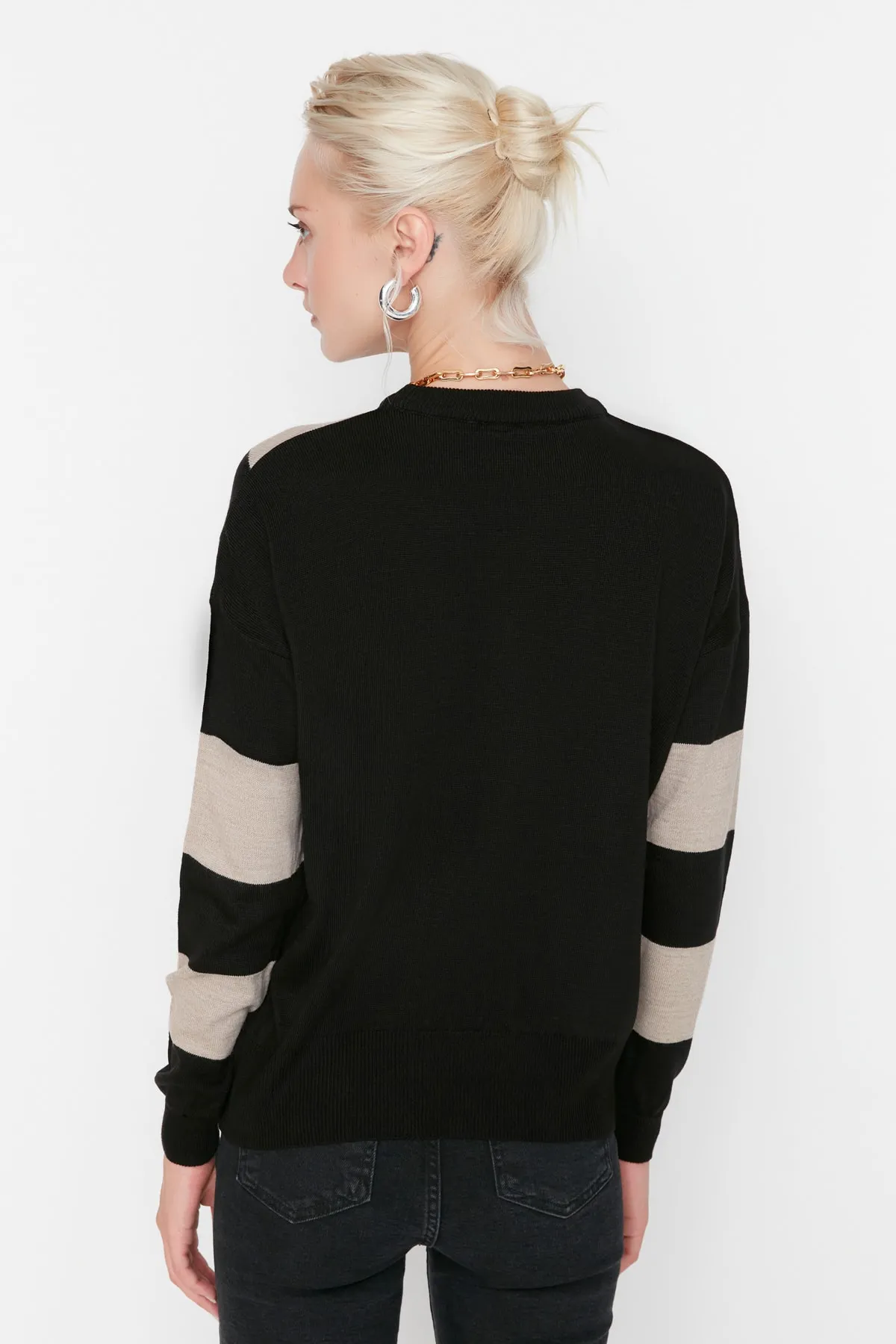 Trendyol Collection  Kamelfarbener Blockstrick-Strickpullover mit Rundhalsausschnitt TWOAW20KZ0909