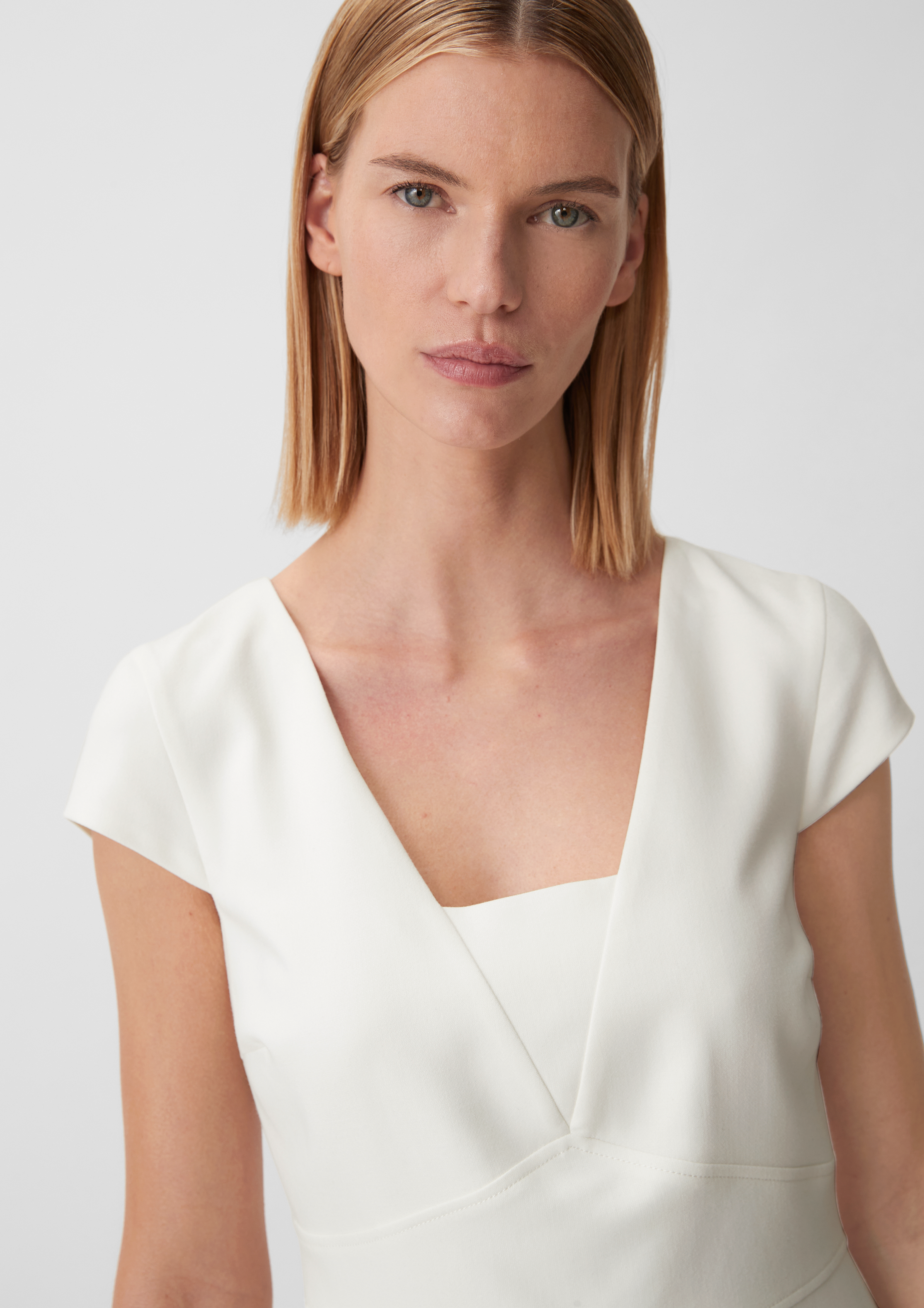 Kleid aus Viskosemix - weiß
