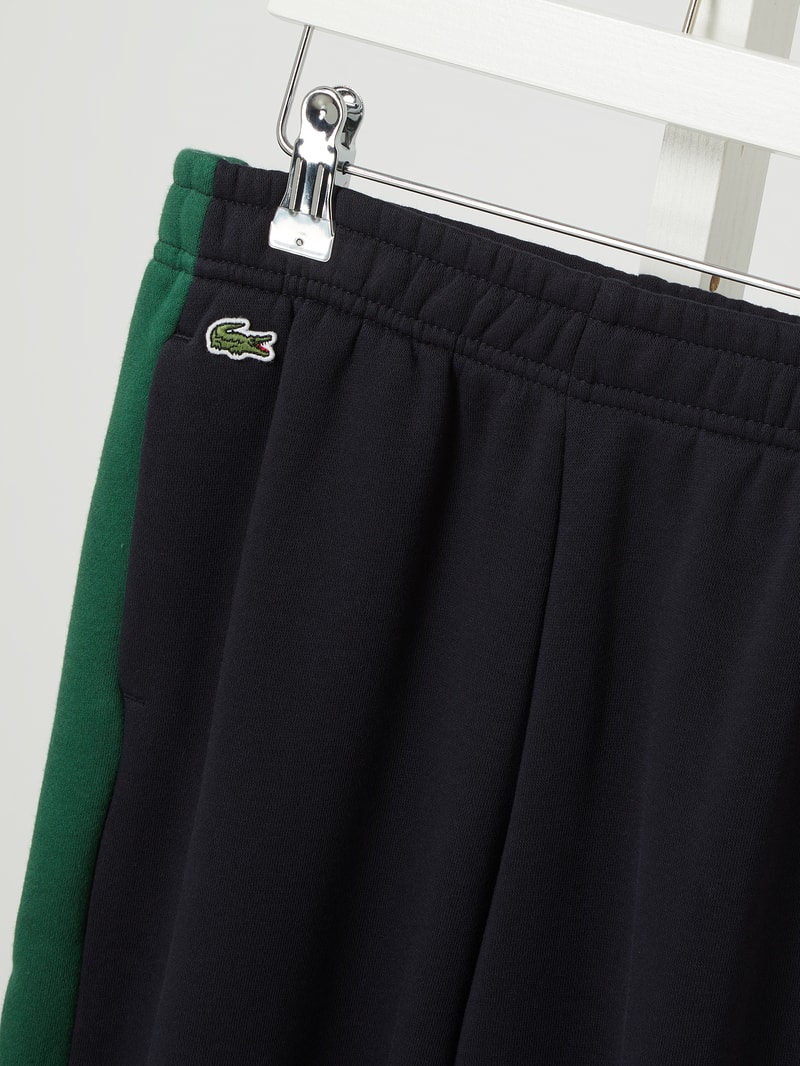 Sweatpants mit Kontraststreifen in marineblau