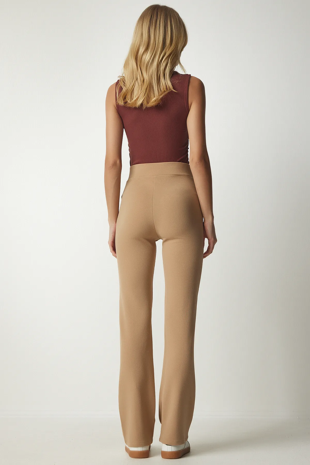 Happiness İstanbul  Kamelfarbene, bequeme Strickhose aus Lycra mit hohem Bund für Damen RV00090