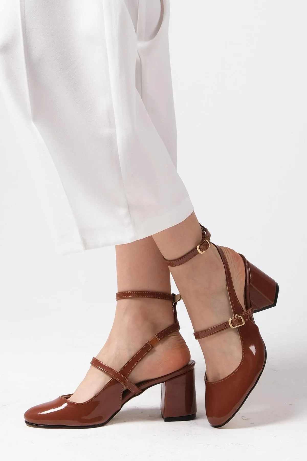 Mio Gusto  Inessa Tan Color Damen-Schuhe mit offenem Rücken und Absatz