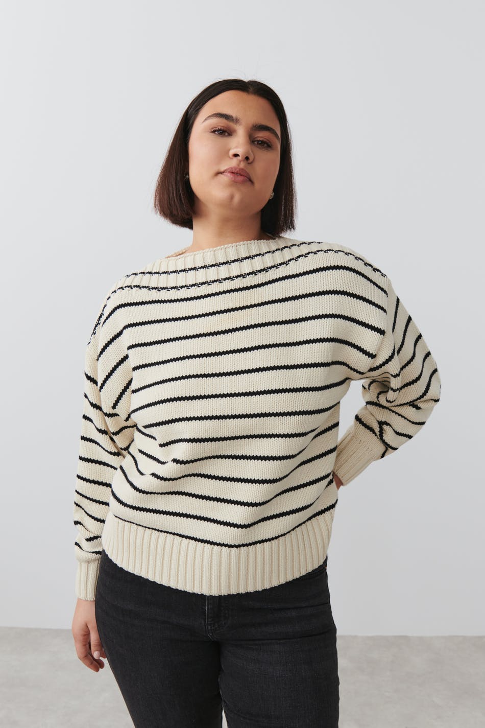 Boat neck knitted sweater