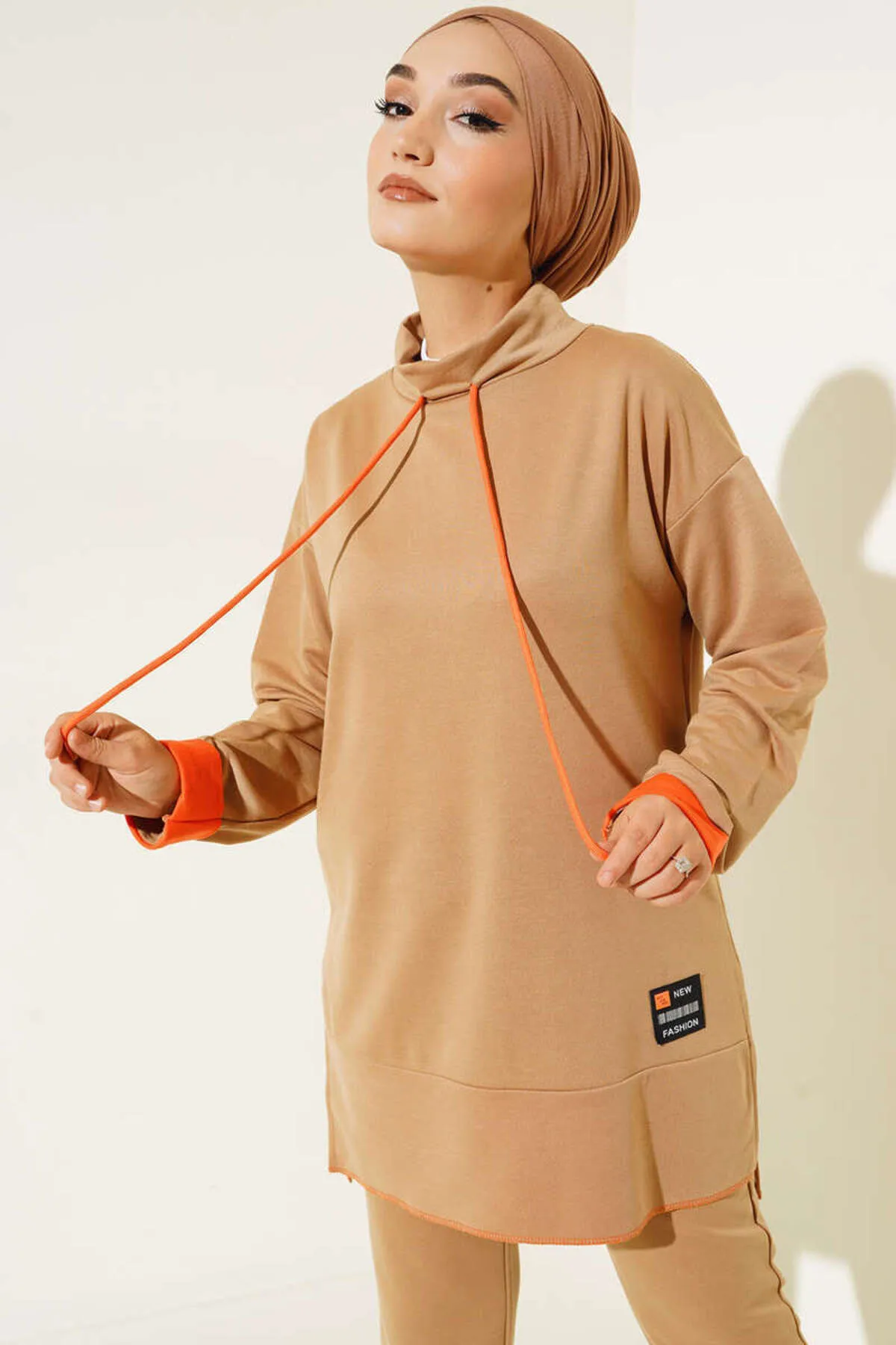 VOLT CLOTHİNG  Damen-Doppelanzug mit Barcode-Emblem