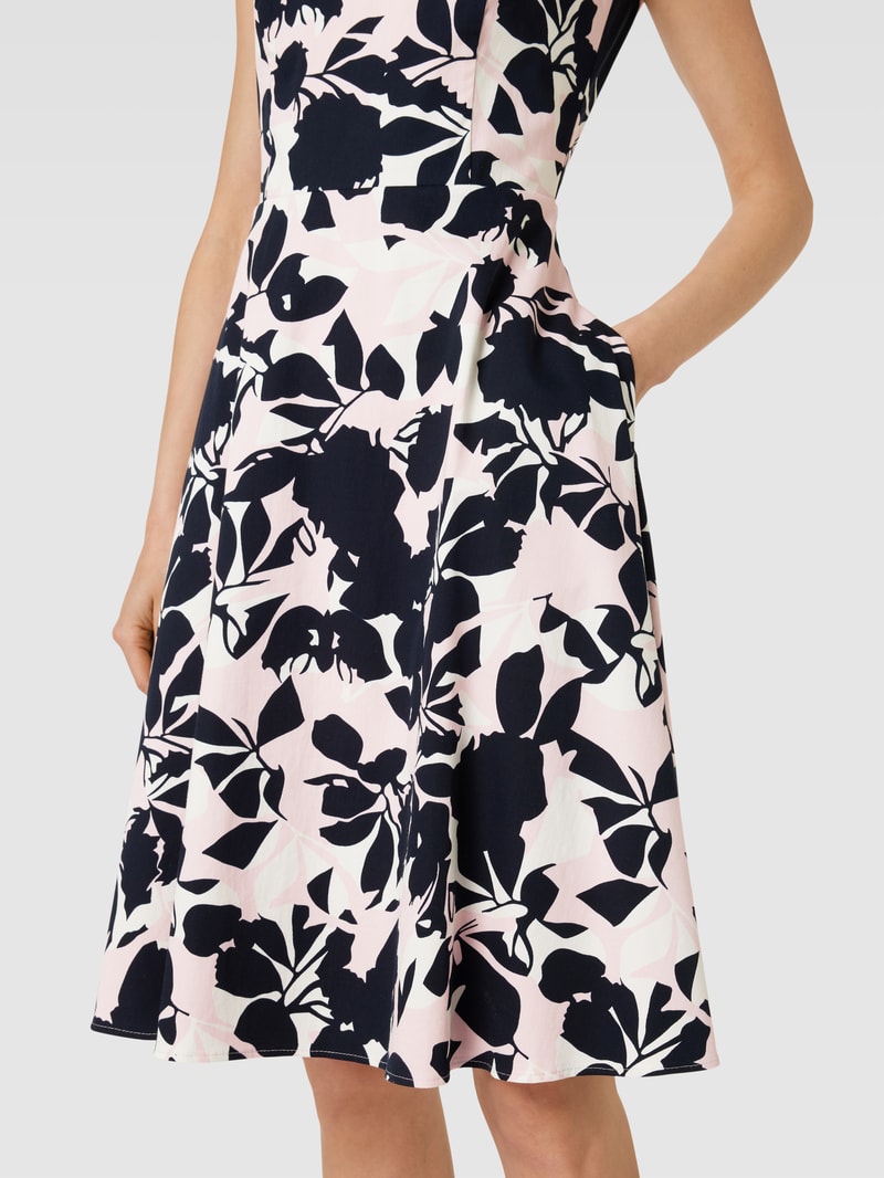 Cocktailkleid mit floralem Muster in rosé