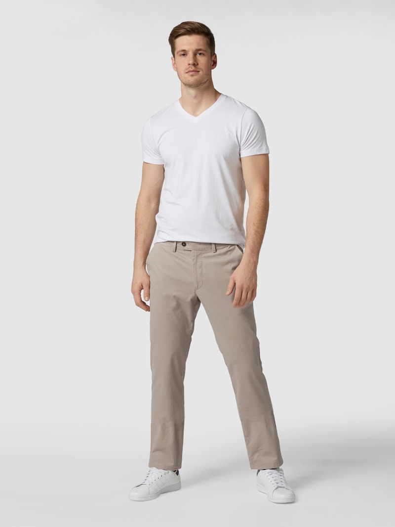 Chino mit Eingrifftaschen in sand