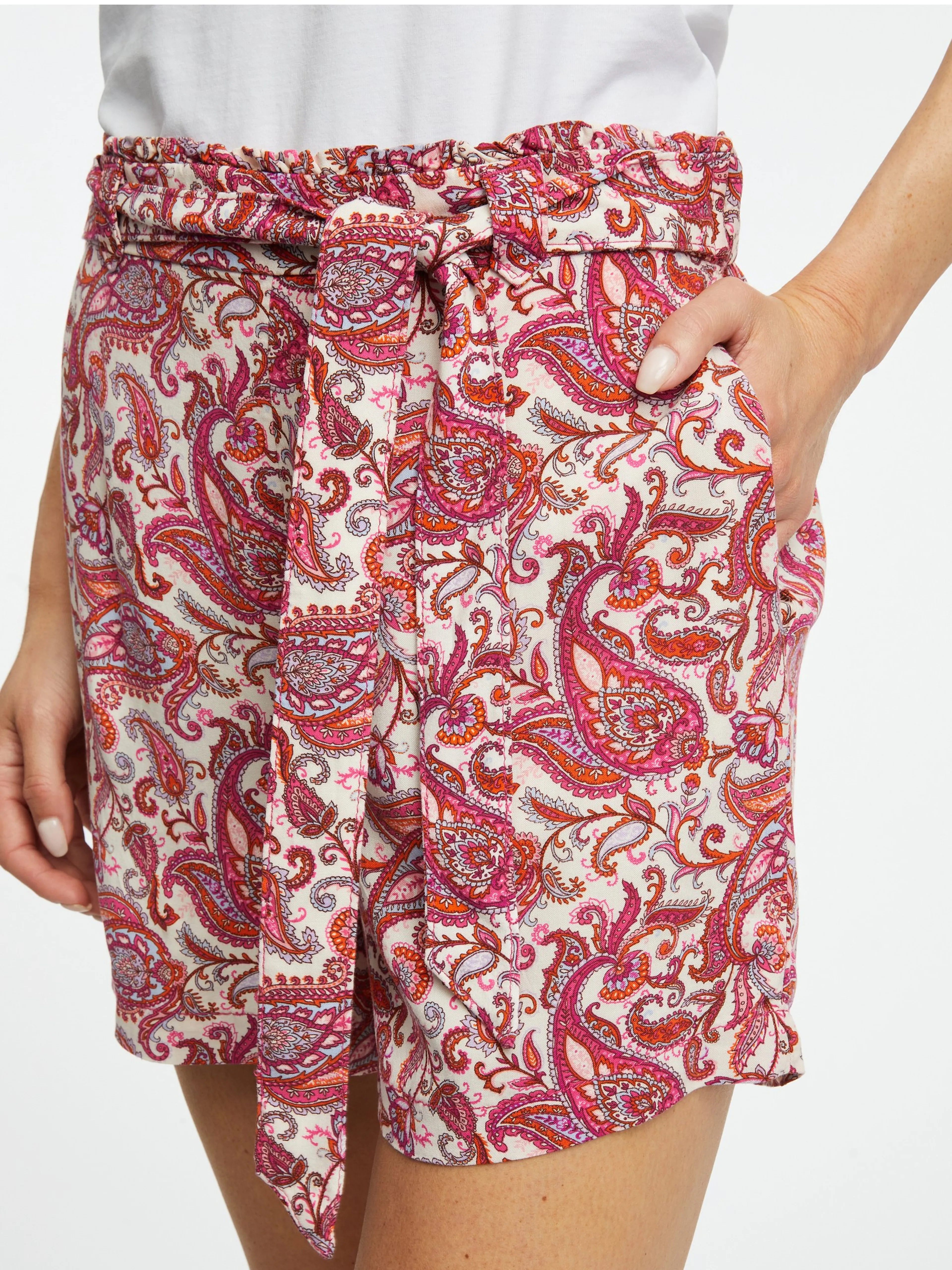 Cremefarbene und rosa gemusterte Damenshorts ORSAY
