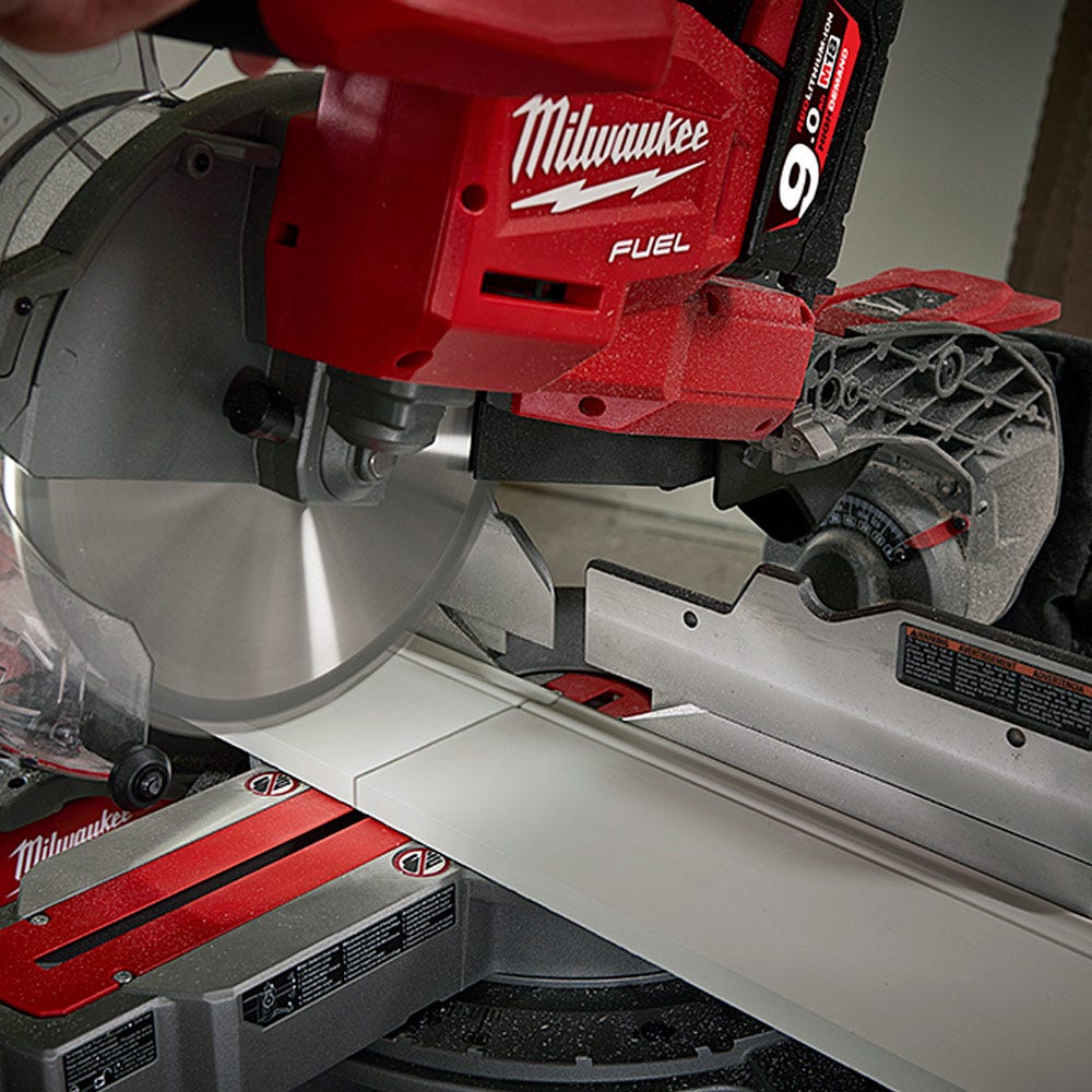 Serra de esquadria deslizante Milwaukee FUEL 18V sem escovas, 254 mm, modelo M18FMS254-0