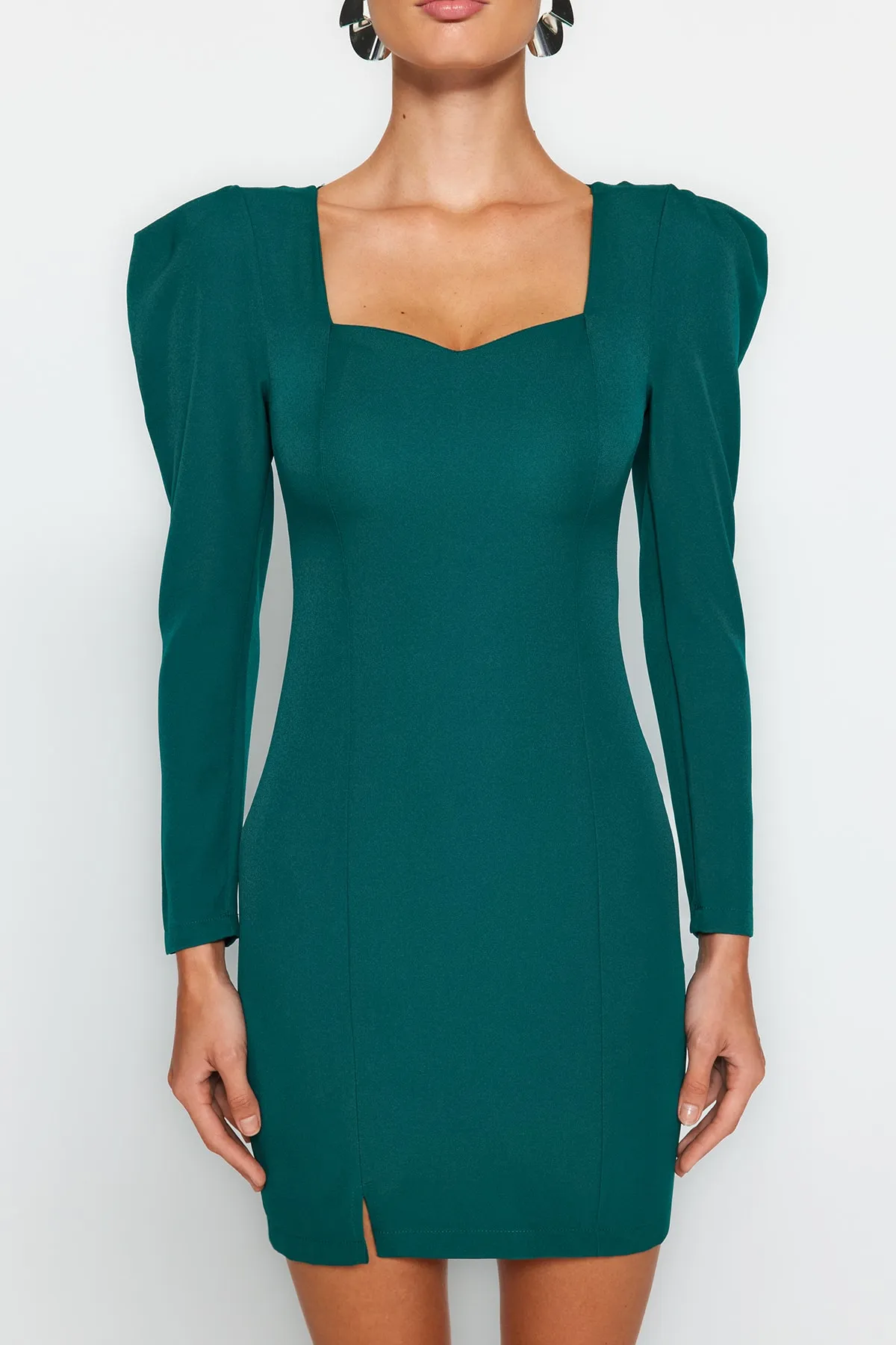 Trendyol Collection  Smaragdgrünes Webkleid mit enganliegenden Ärmeln und detailliertem Schlitz TWOAW22EL1349