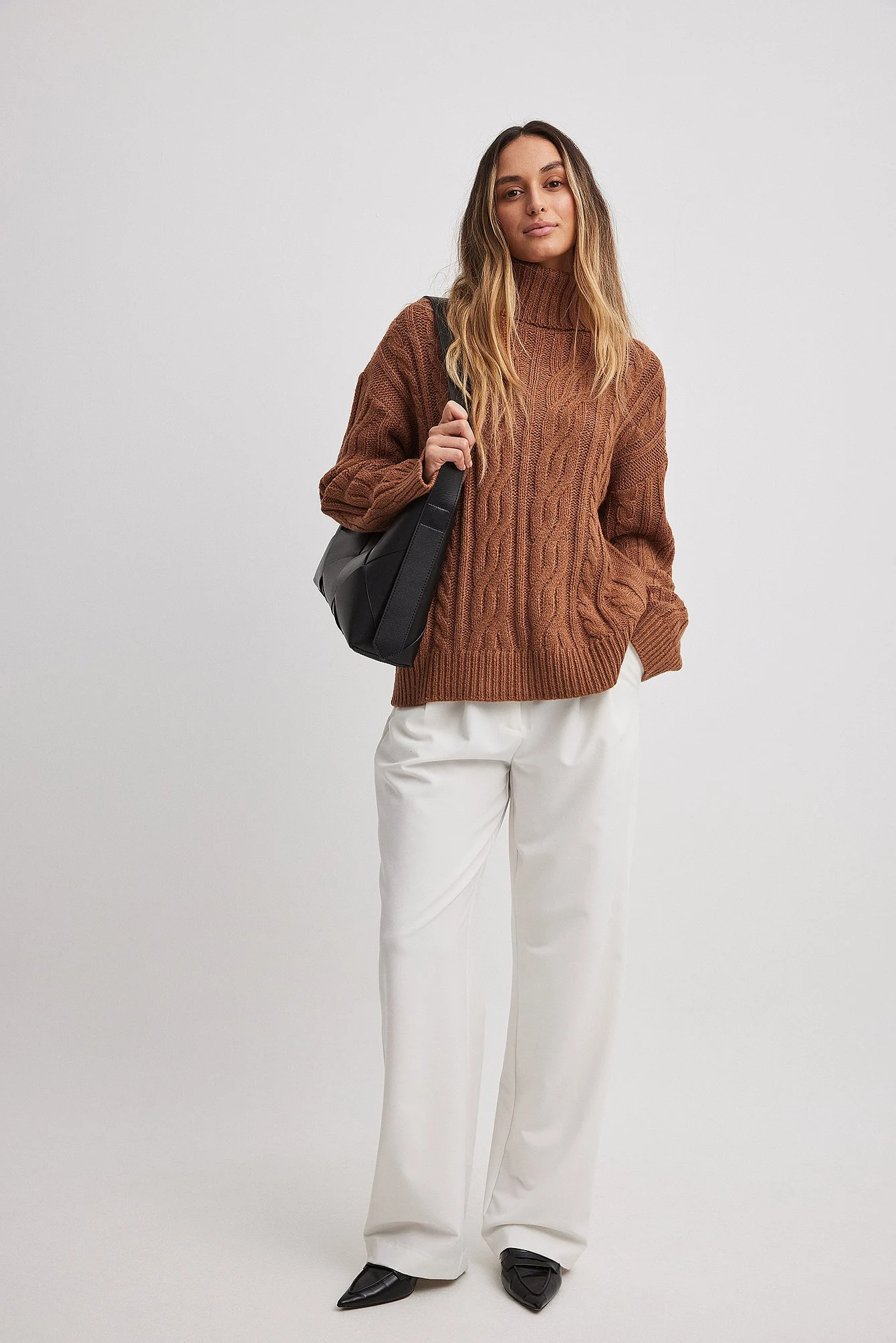 Strickpullover mit Zopfmuster und Rollkragen