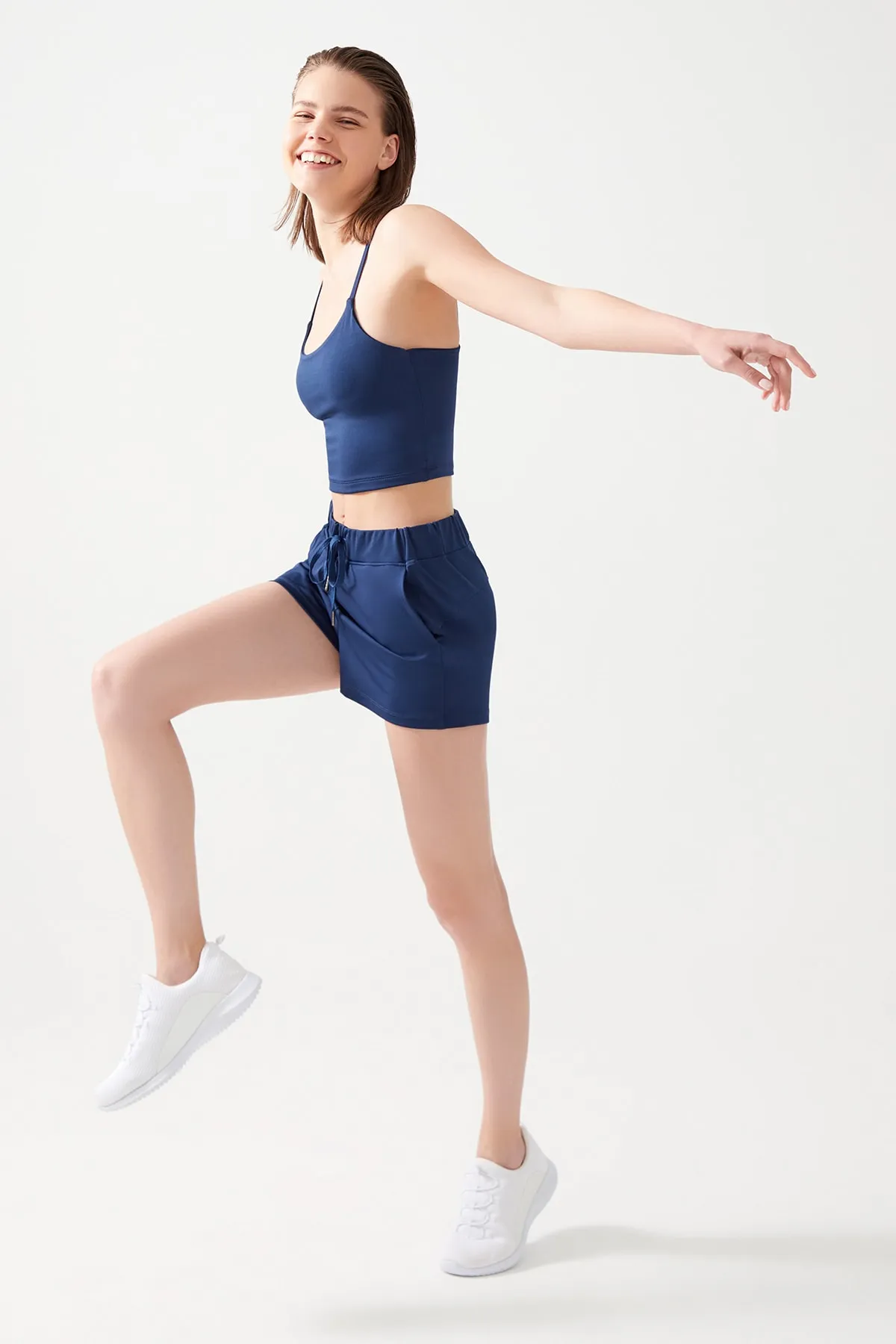 LOS OJOS  Damen-Sportshorts mit Taschen, elastischem Bund und Basic-Passform in Marineblau