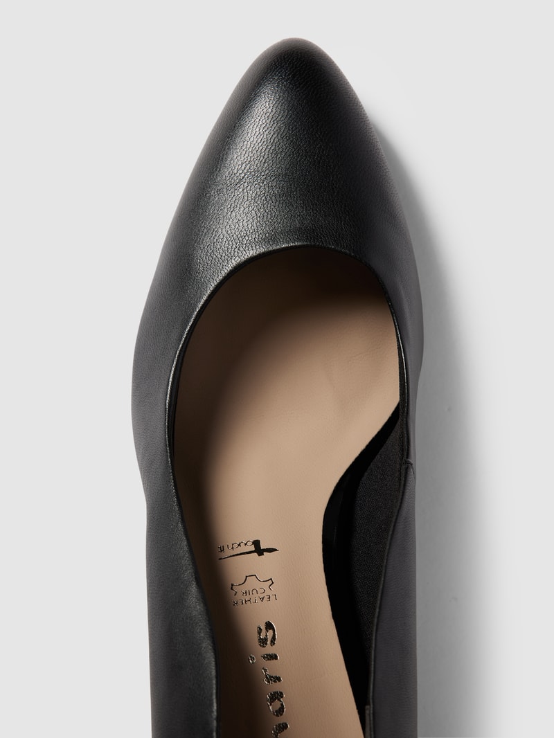 Pumps mit hohem Absatz in schwarz