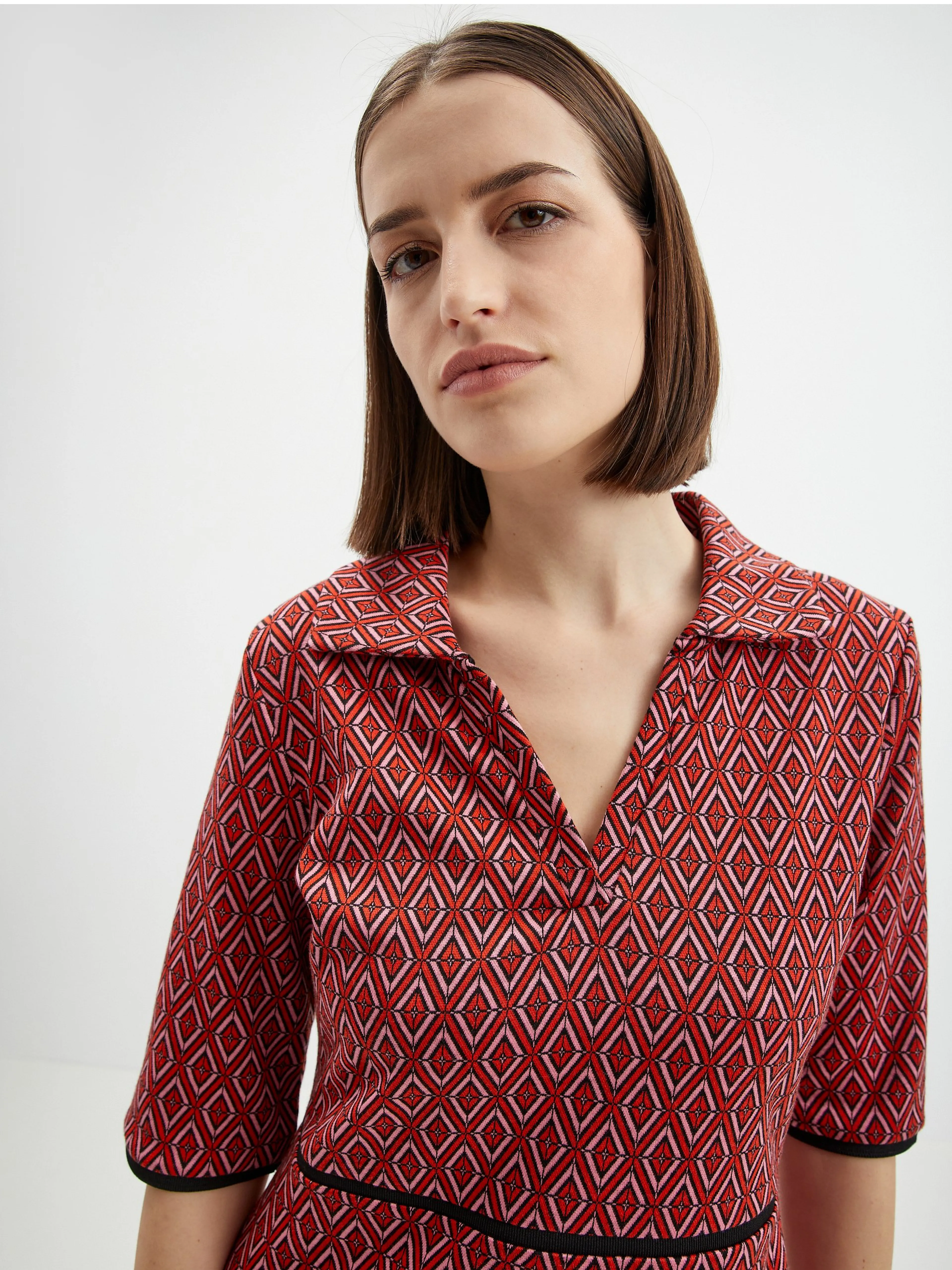 Rosa und rot gemustertes Damenkleid ORSAY