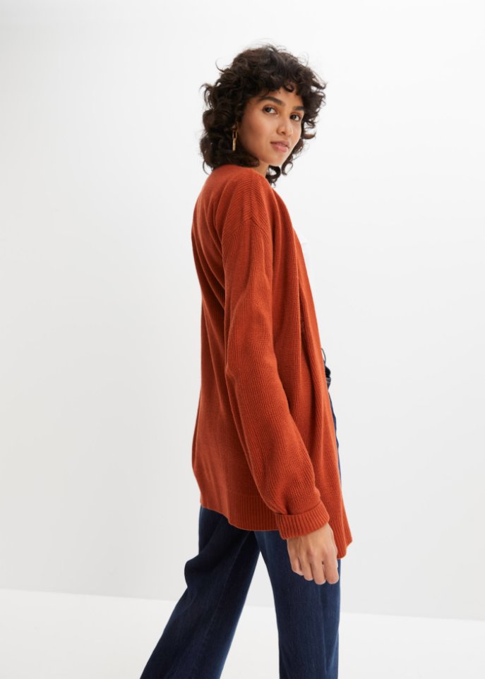 Strickjacke mit Schlitzen