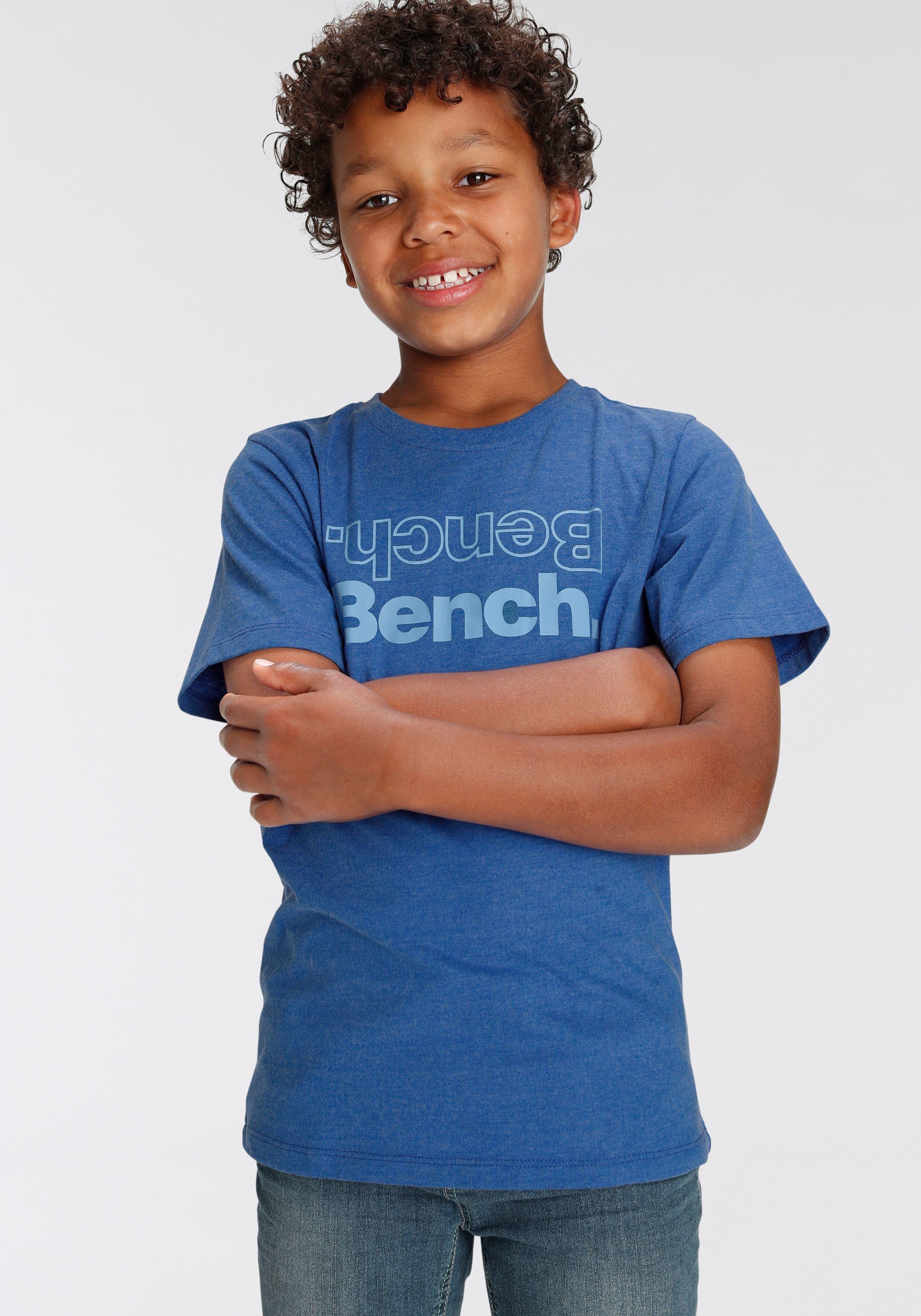 Bench. T-Shirt mit coolem Brustdruck
