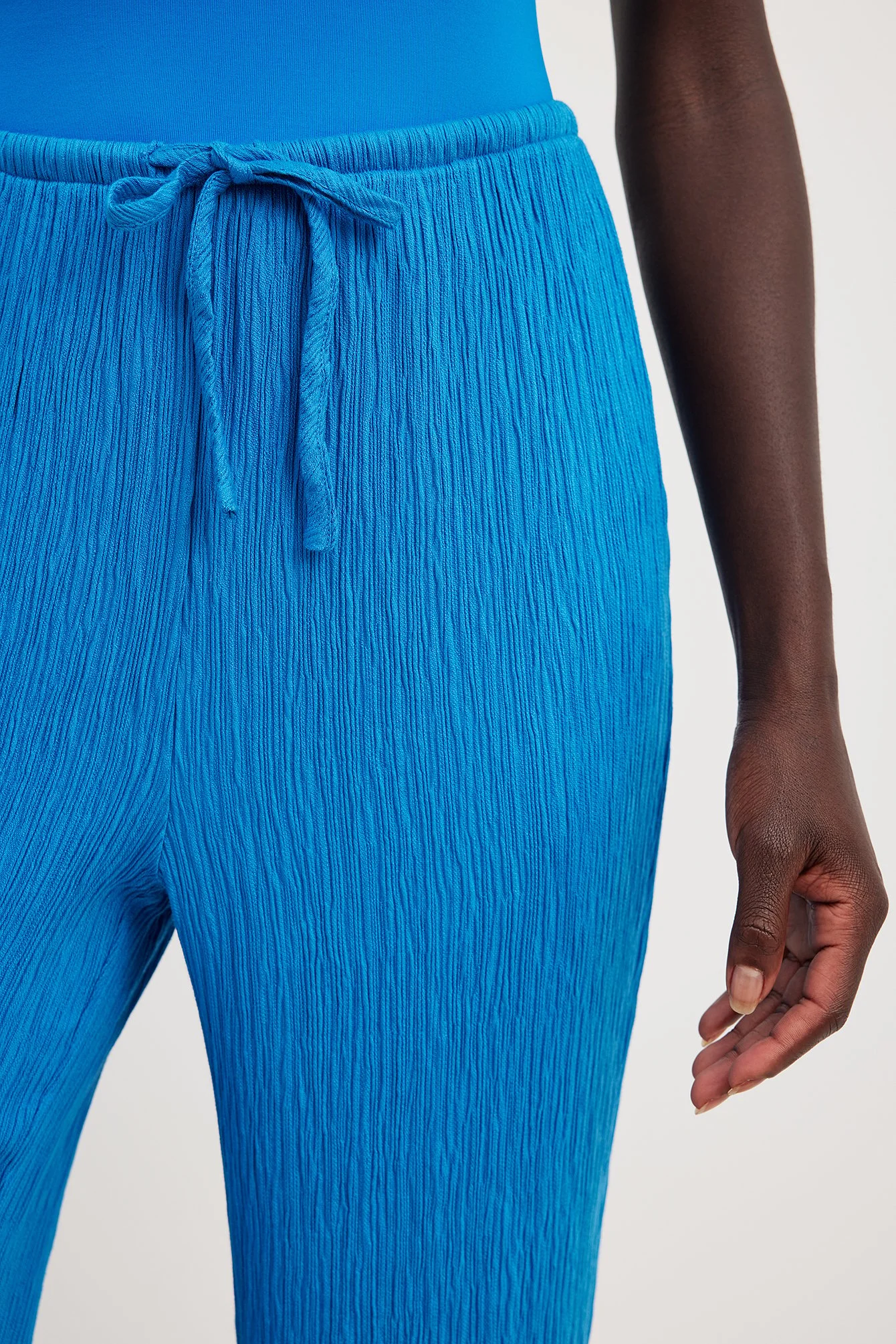 Strukturierte Hose mit Kordelzugdetail