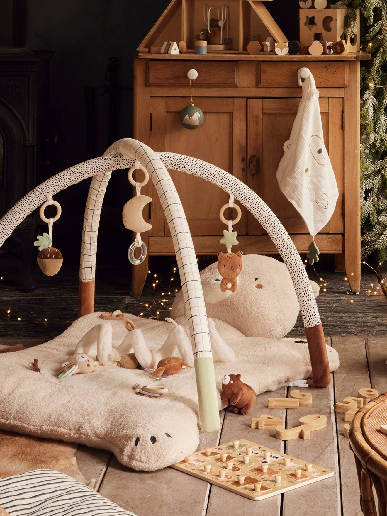 Vertbaudet Activity-Decke mit Spielbogen GRÜNER WALD - wollweiß