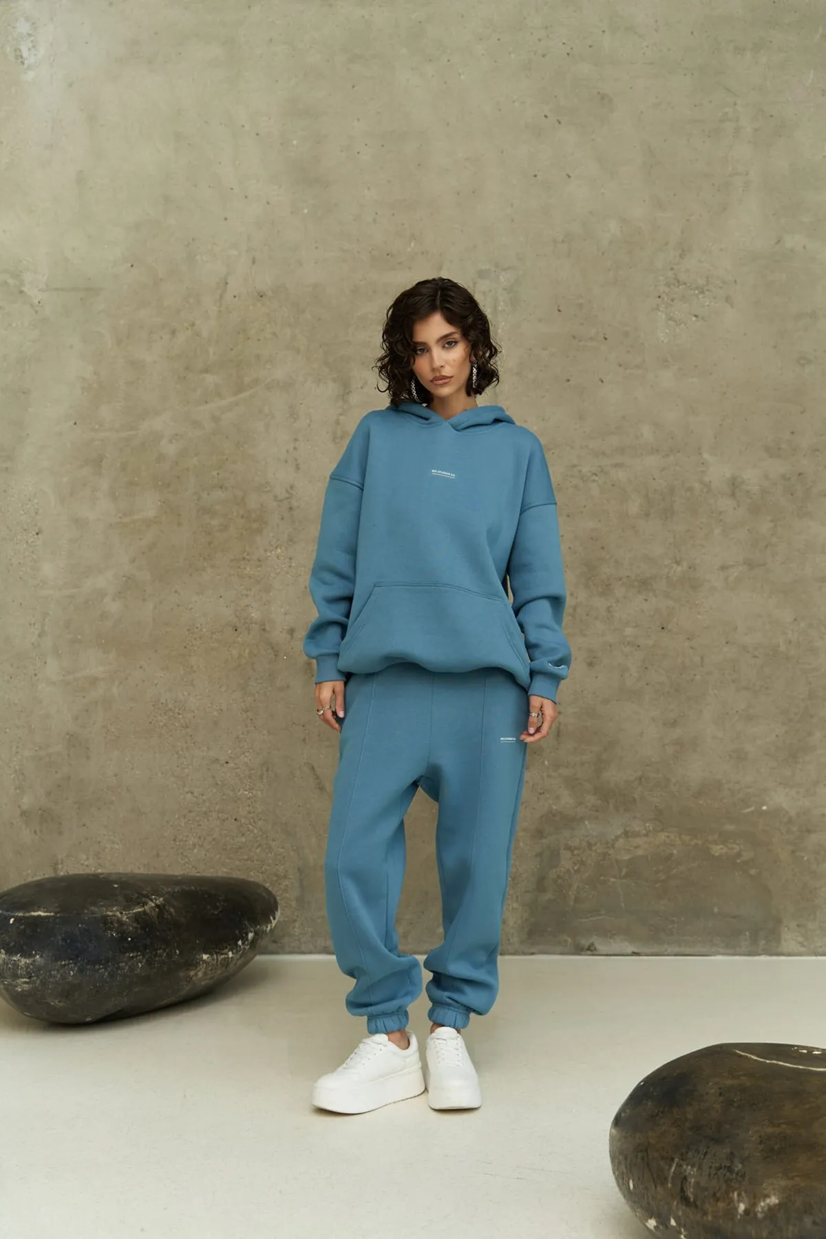 MAİ COLLECTİON  Trainingsanzug-Set in Wolkenblau mit Minimaldruck