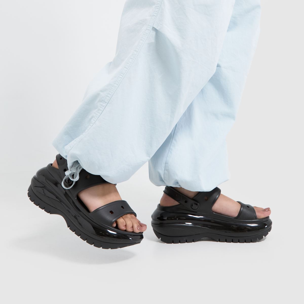 Crocs Mega Crush szandál fekete színben