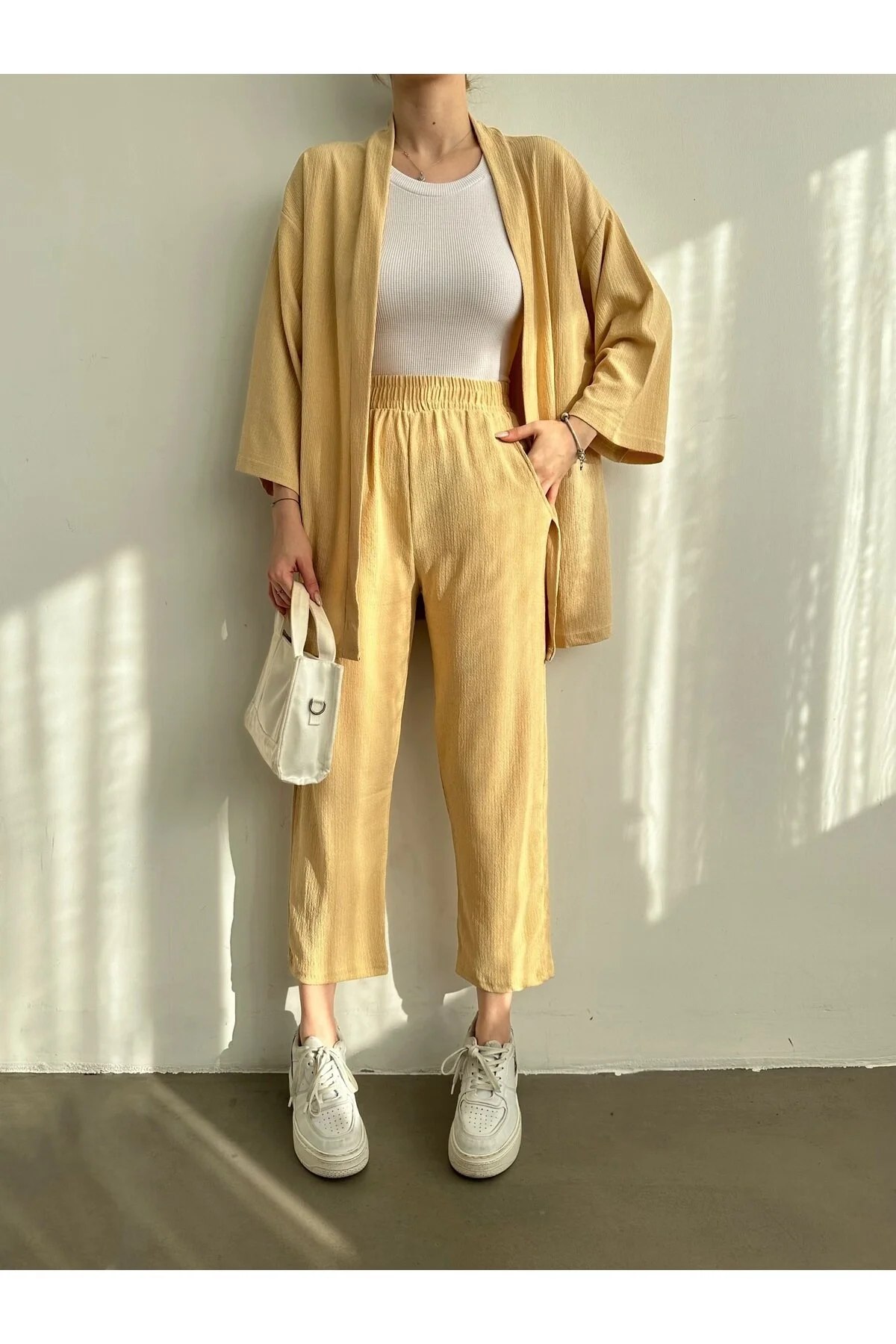 BEJNA  Beigefarbenes Kimono-Hosen-Strickset für Damen