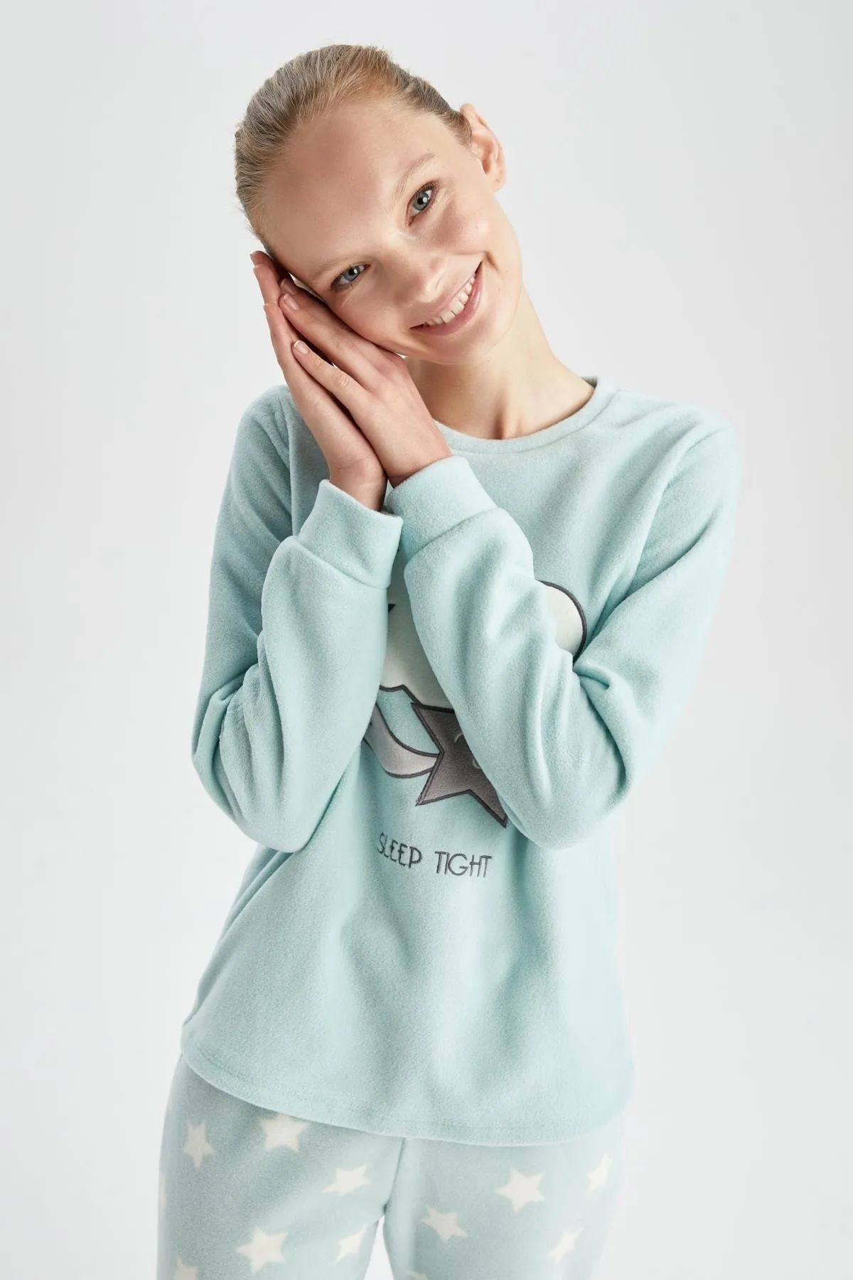 DeFacto  Fall In Love Regular Fit Fleece-Pyjama-Set mit Rundhalsausschnitt und Neujahrsmotiv