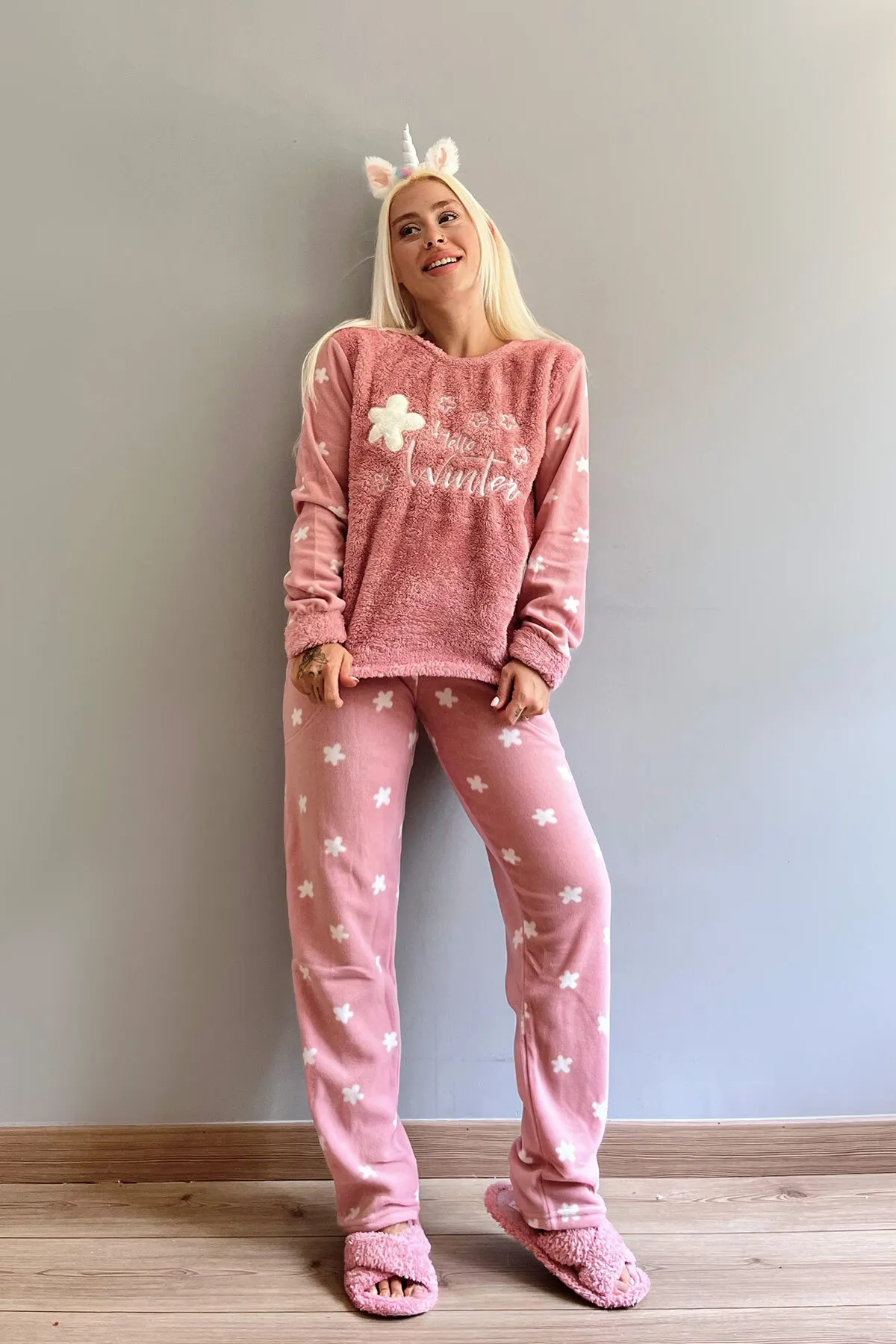 Pijamaevi  Rosa Hello Winter gemustertes Plüsch-Pyjama-Set für Damen