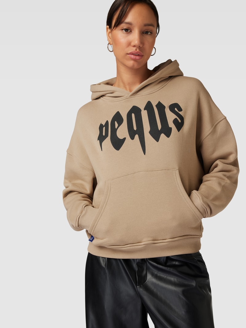 Cropped Hoodie mit Label-Print Modell 'Mythic' in beige