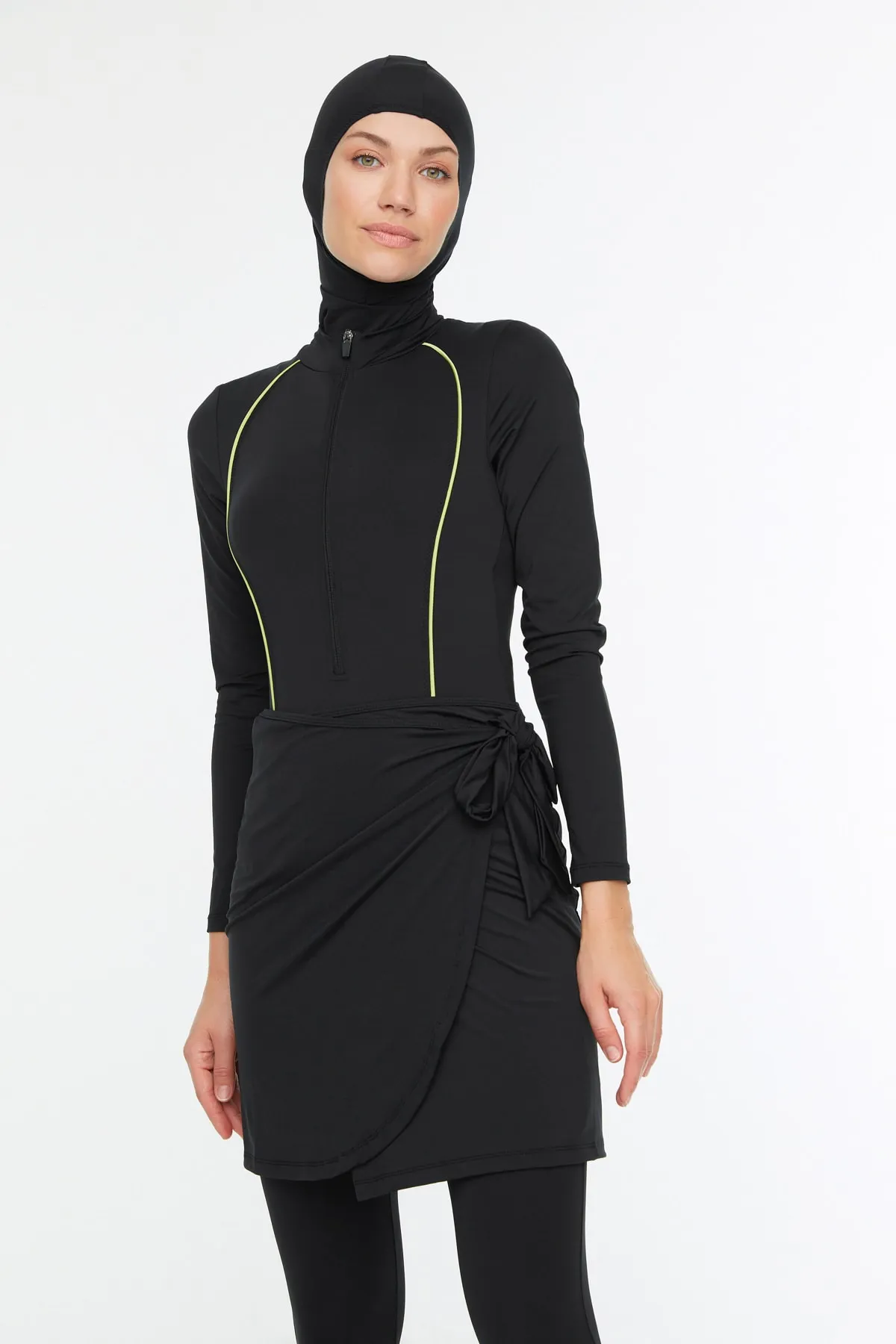 Trendyol Modest  Schwarz gestreiftes, detailliertes 4-teiliges Surf-Badeanzug-Set TCTSS22CF0018