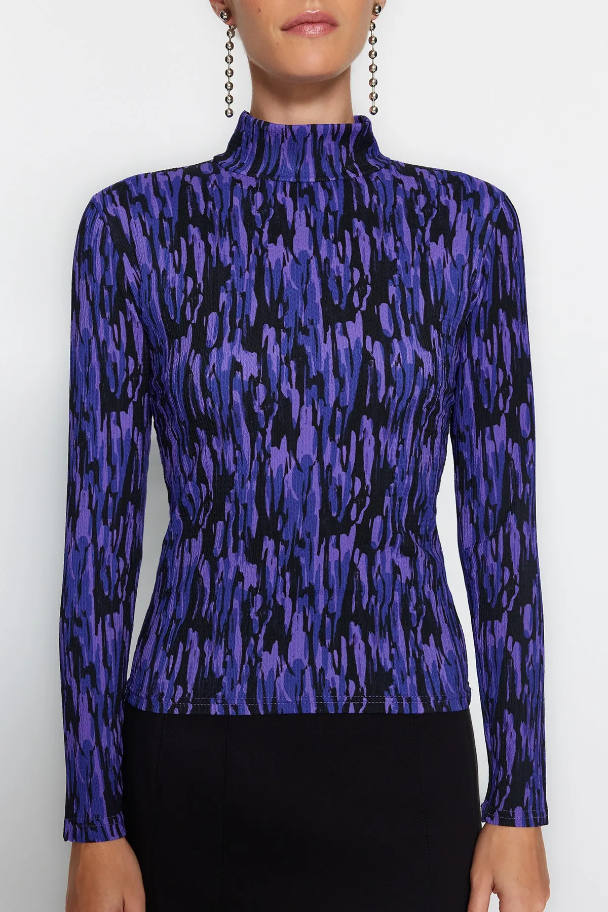 Trendyol Collection  Lila bedruckter, taillierter, hochgeschlossener Langarmpullover/strukturierte Strickbluse TWOAW22BZ0256