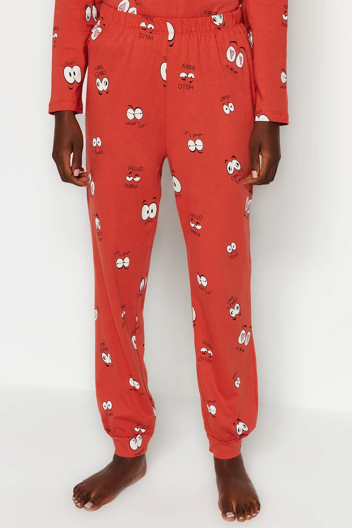 Trendyol Collection  Zimtfarbenes T-Shirt-Jogger-Strick-Pyjama-Set aus 100 % Baumwolle mit Augenmuster THMAW22PT0270