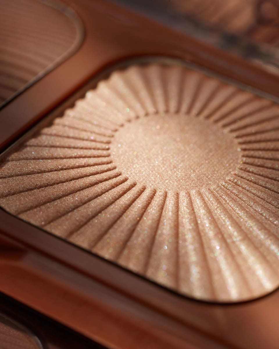 Bronzer &  Highlighter Palette Holiday Skin 010 Out Of Office, 5,5 g