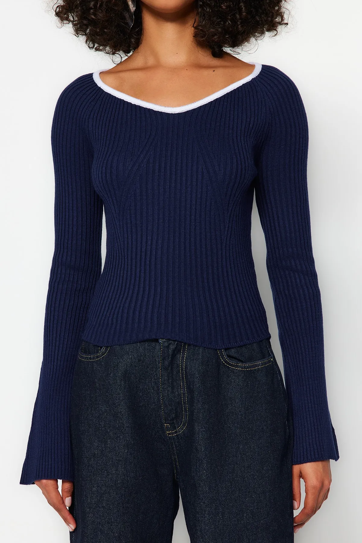 Trendyol Collection  Marineblauer Strickpullover mit Kragendetail TWOAW24KZ00305
