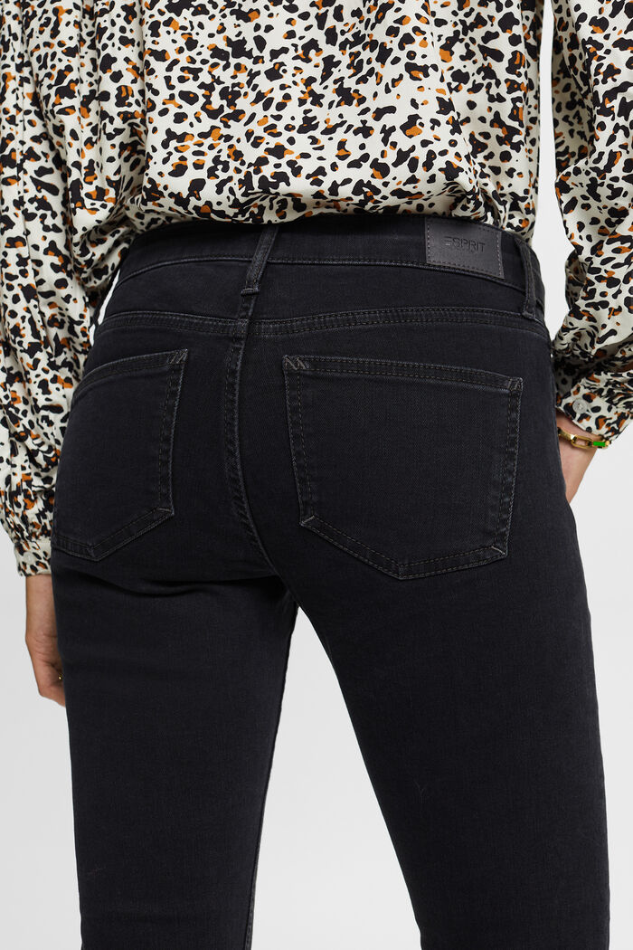 Verkürzte Bootcut Jeans mit mittlerer Bundhöhe