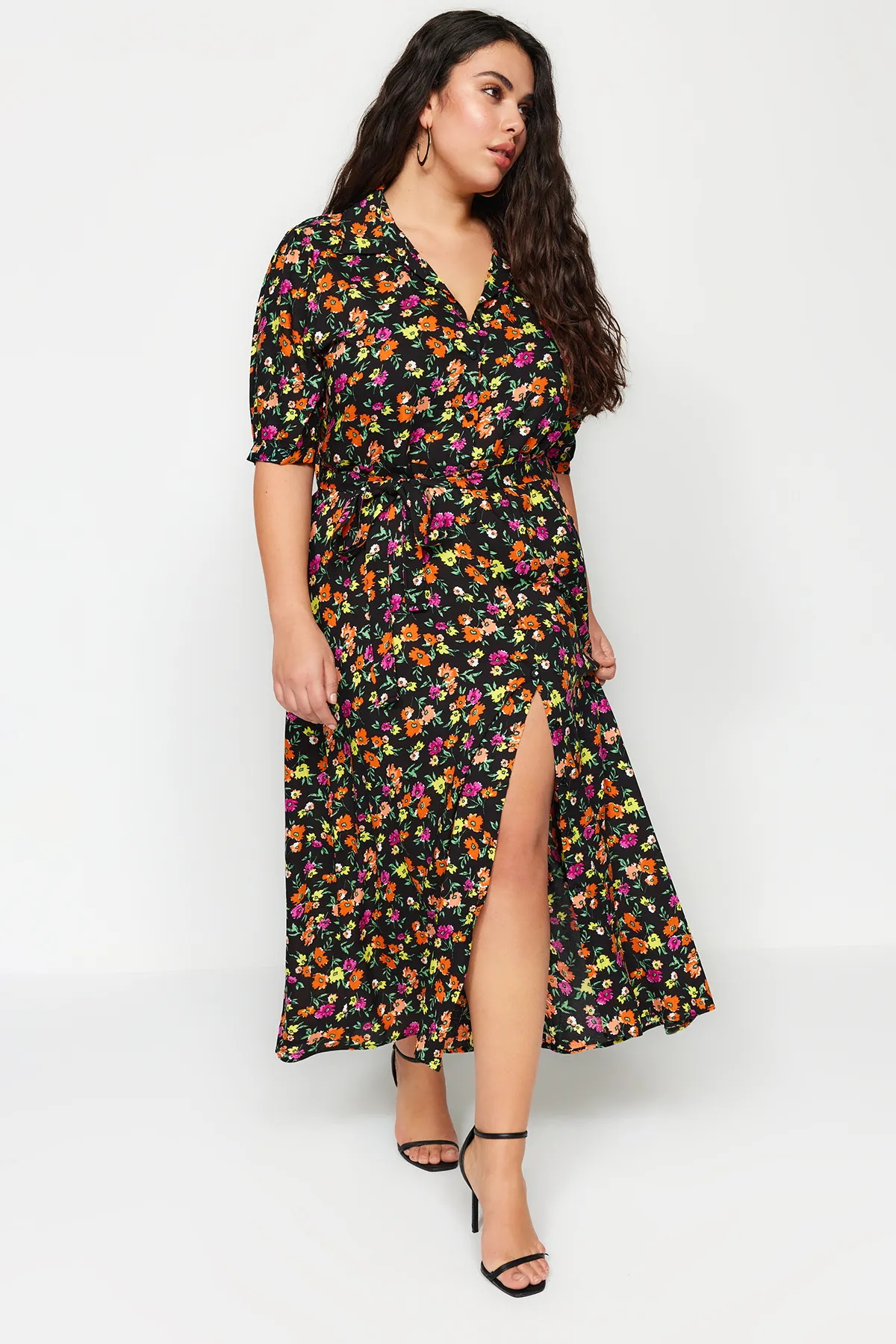 Trendyol Curve  Schwarzes gewebtes Hemdblusenkleid mit Blumengürtel TBBSS22EL1607
