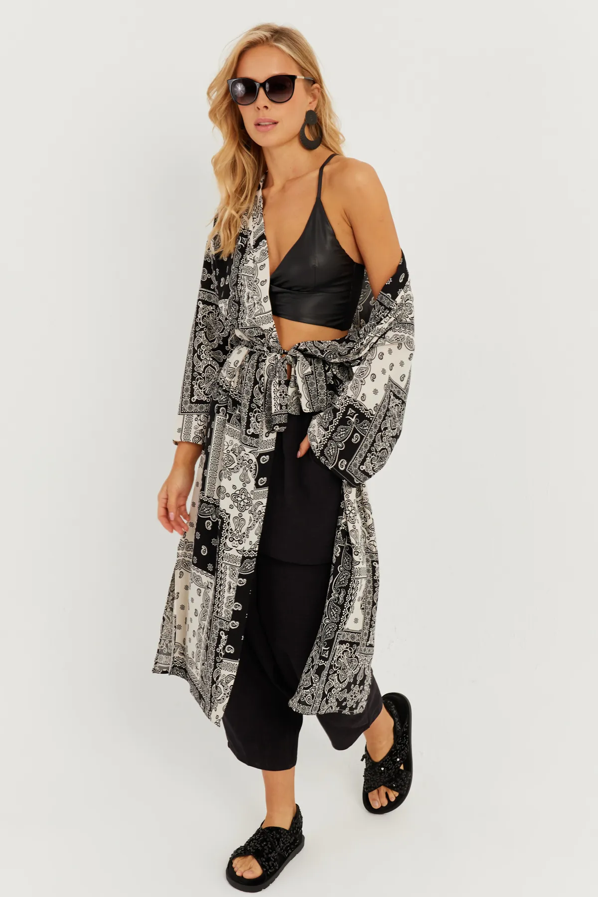 Cool & Sexy  Schwarz-ecru gemusterter Kimono für Damen GÇ155