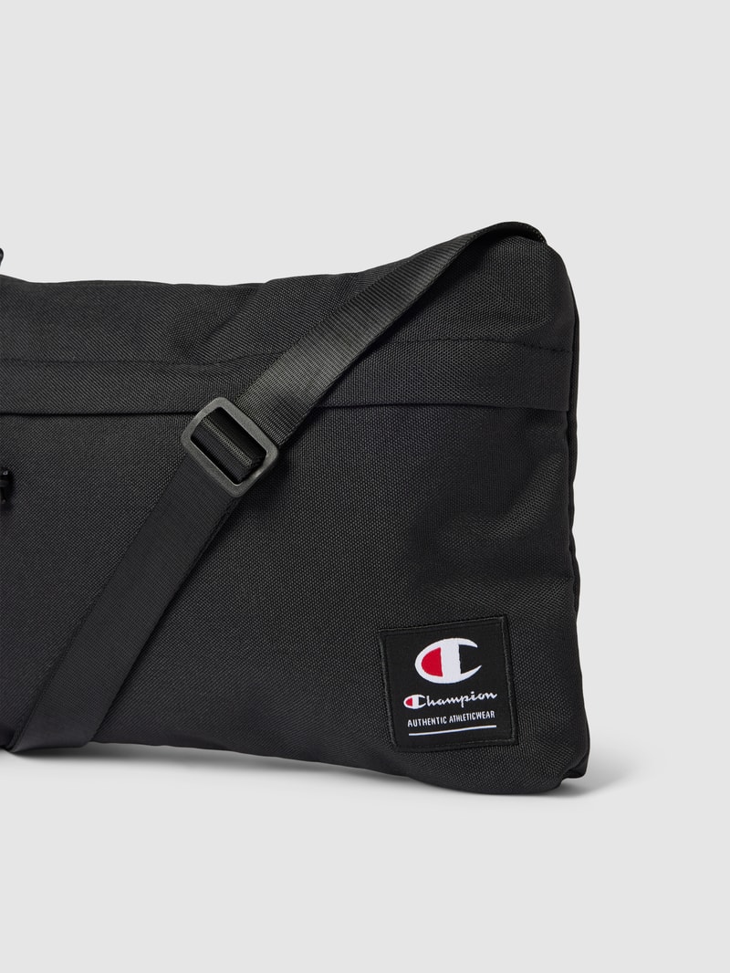 Crossbody Bag mit Champion in schwarz