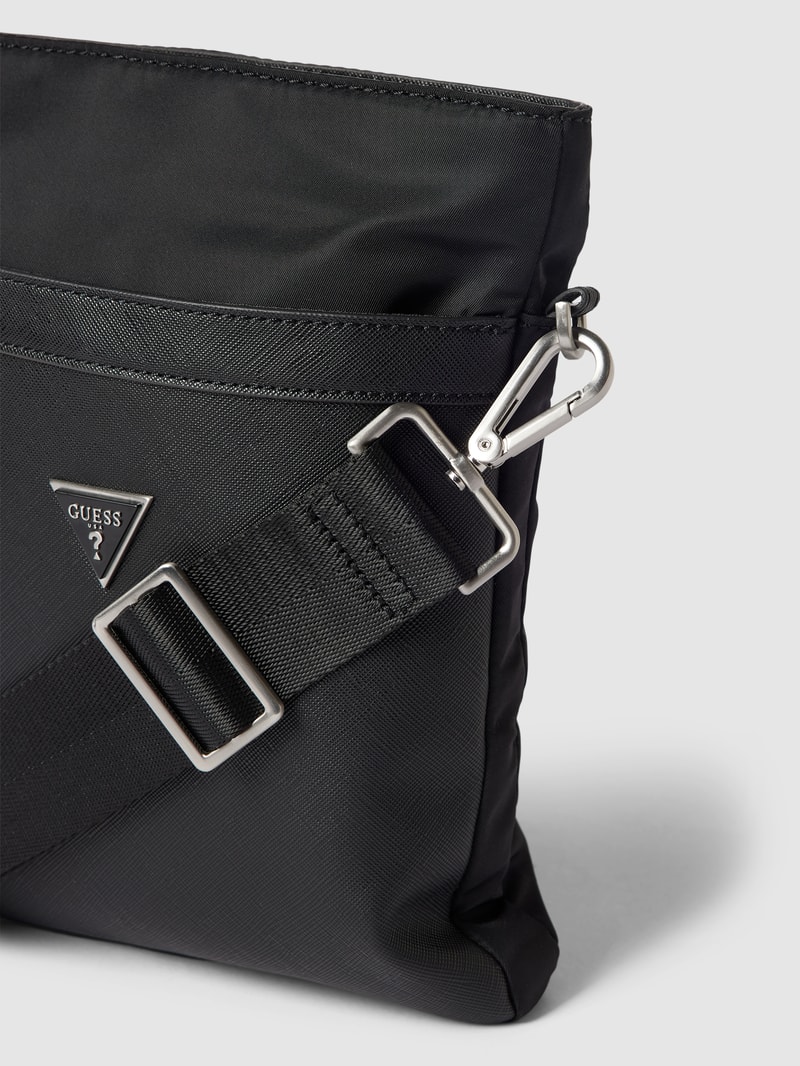 Umhängetasche mit Label-Applikation in schwarz