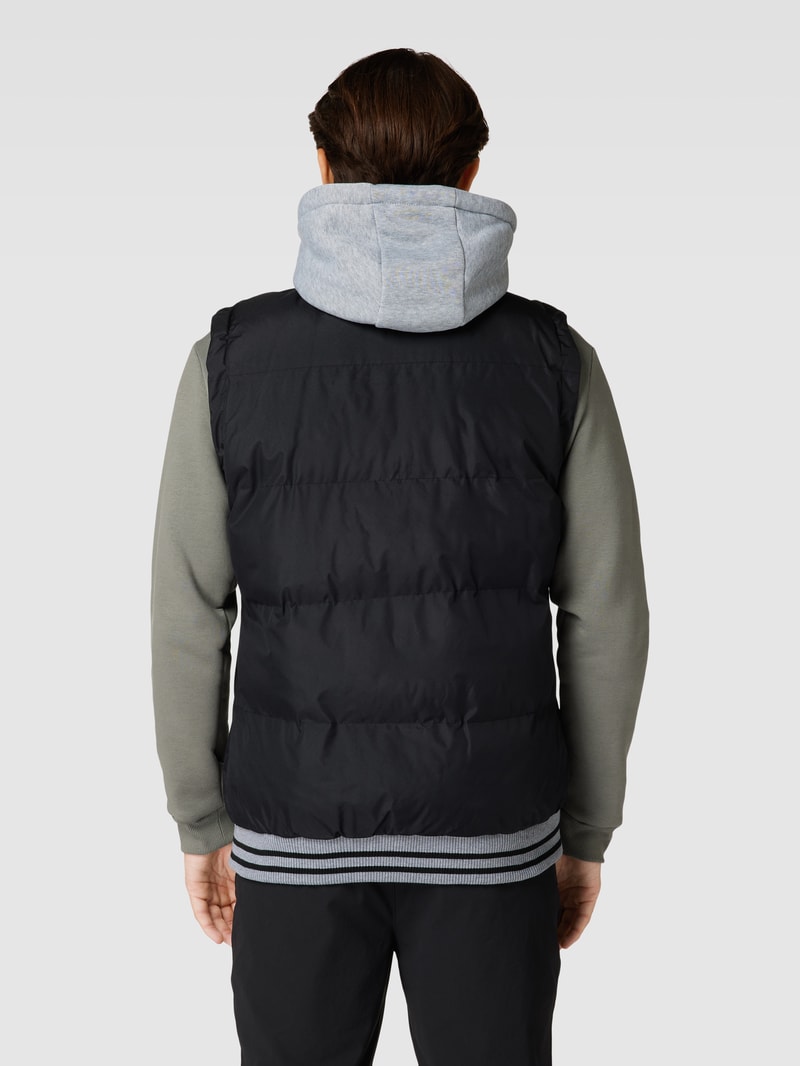 Steppweste mit Label-Patch in schwarz